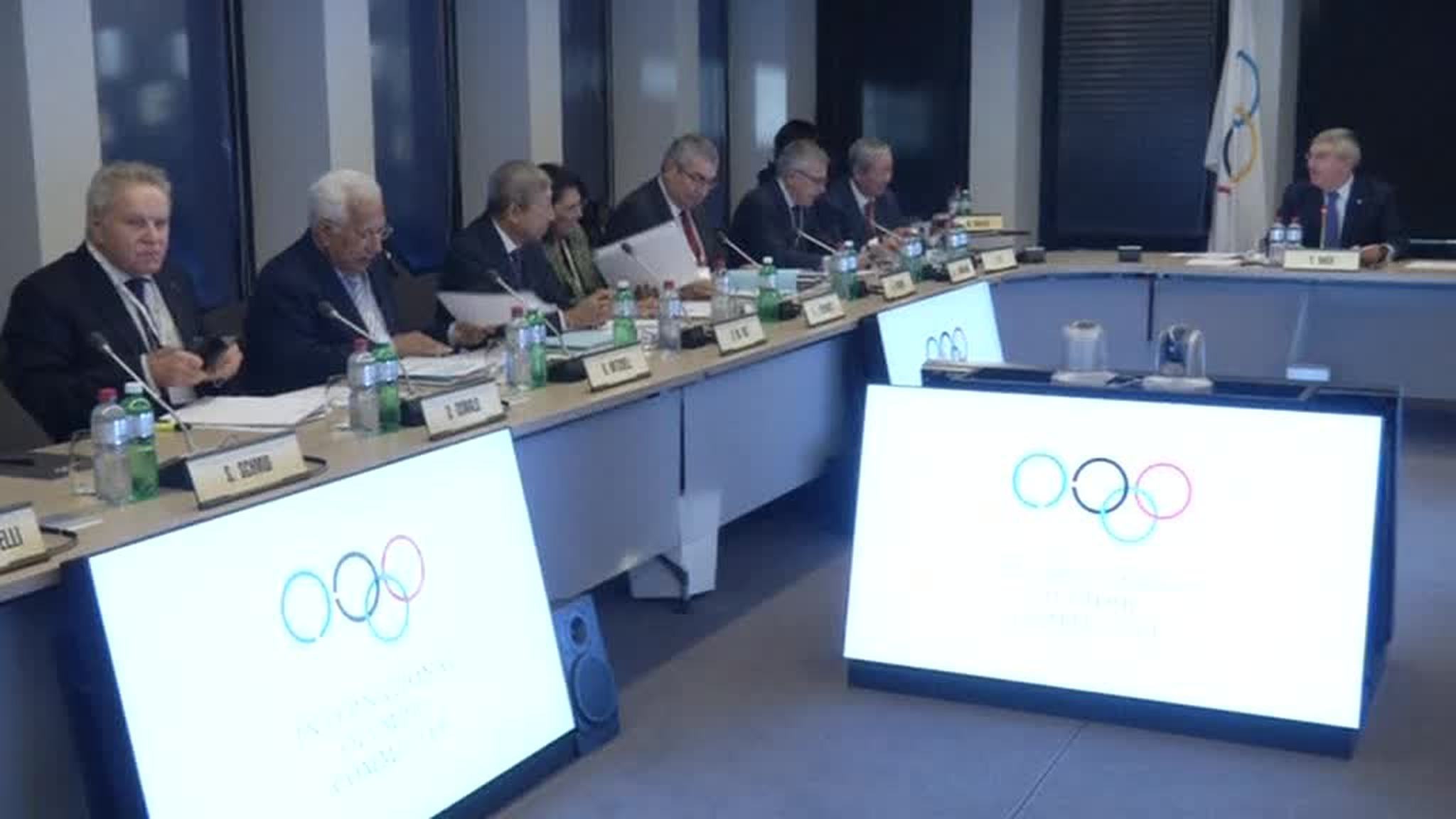 МОК оставил российских спортсменов без флага и гимна