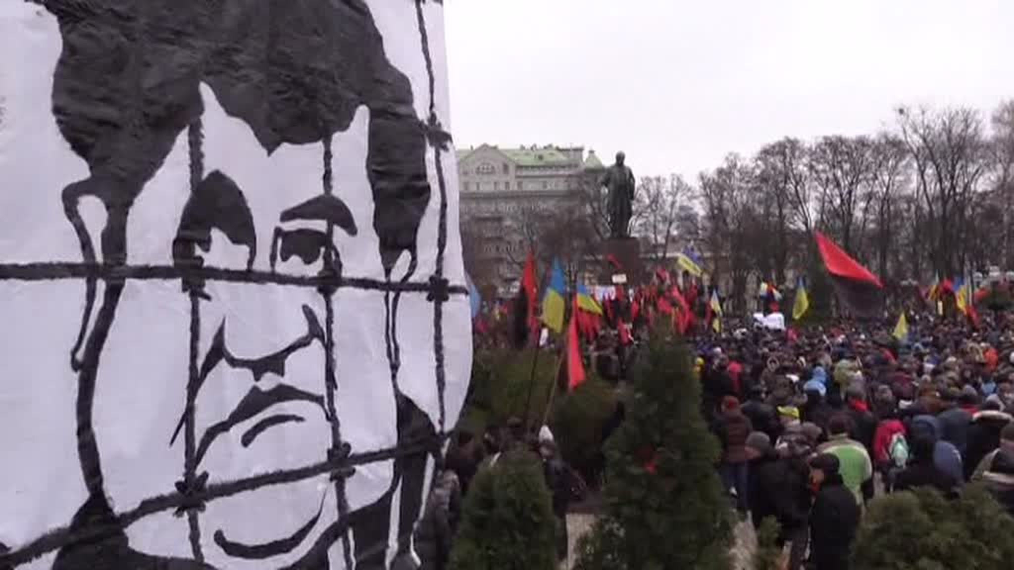 Саакашвили в изоляторе чувствует себя бодро и продолжает голодать
