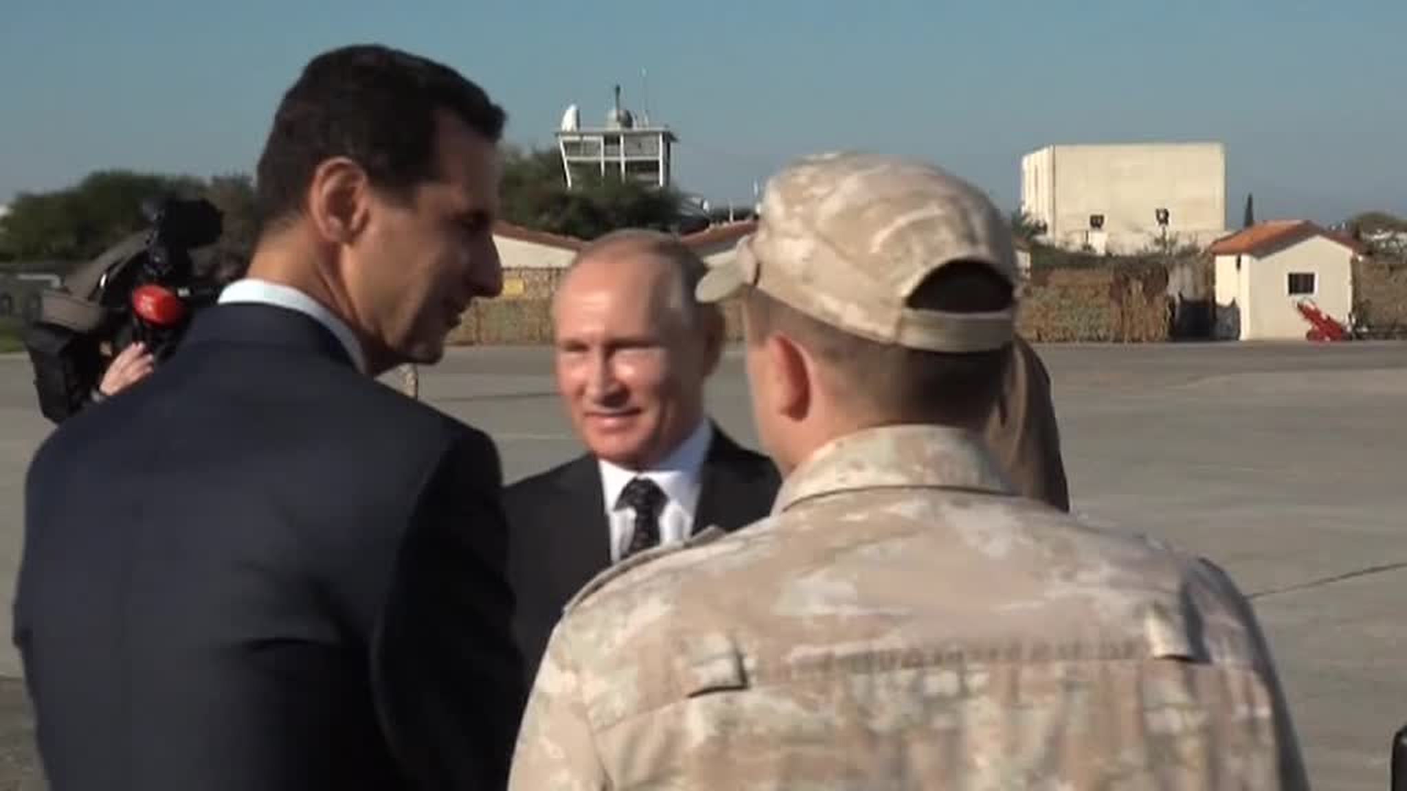 Путин пообещал Асаду помочь в восстановлении мирной жизни в Сирии