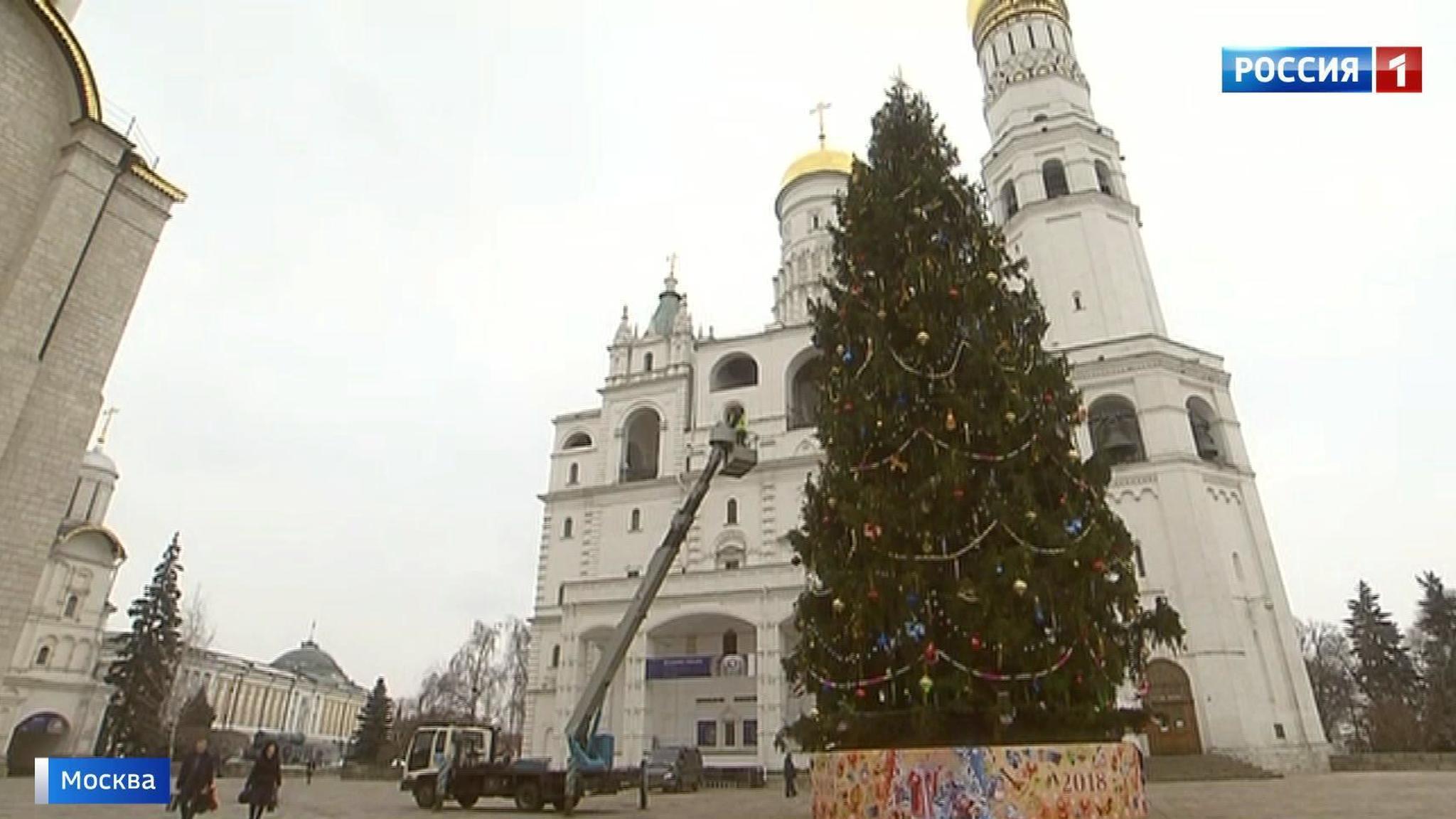 Russia First! New Year’s Decorations in Moscow Take on Proud Folkish Theme