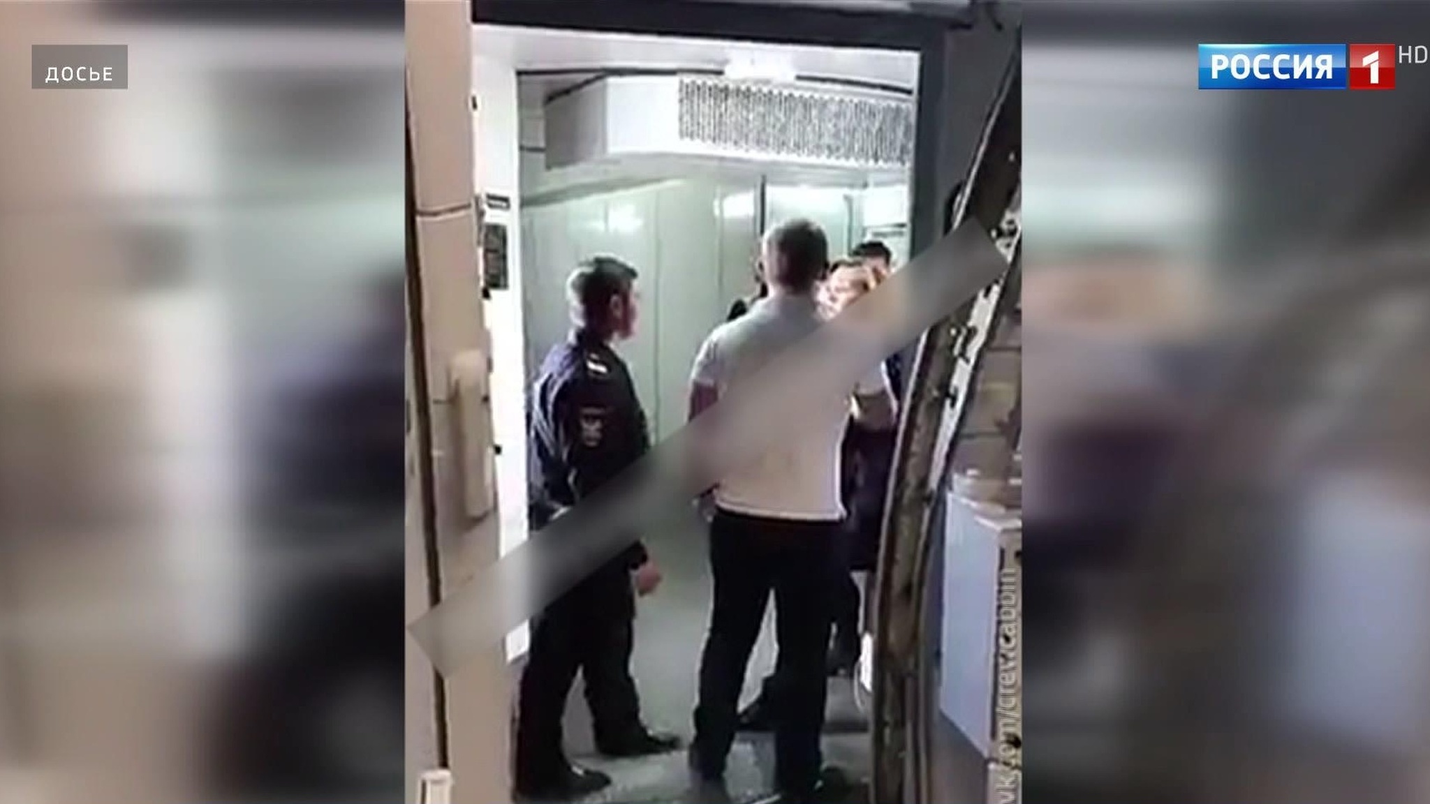 За дебош в самолете женщина заплатит 300 тысяч рублей