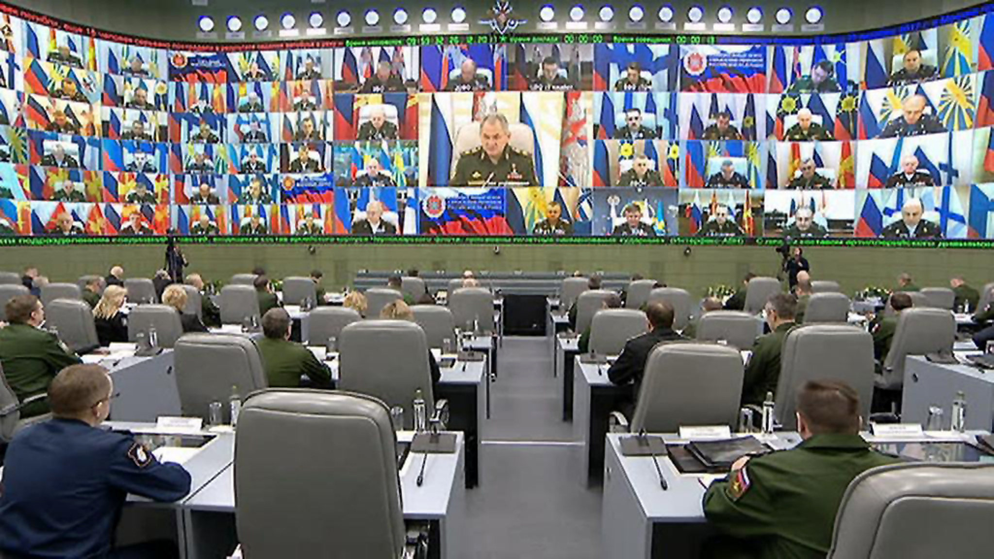 Шойгу: приоритеты ВС РФ - развитие военной инфраструктуры в Арктике и у западных границ