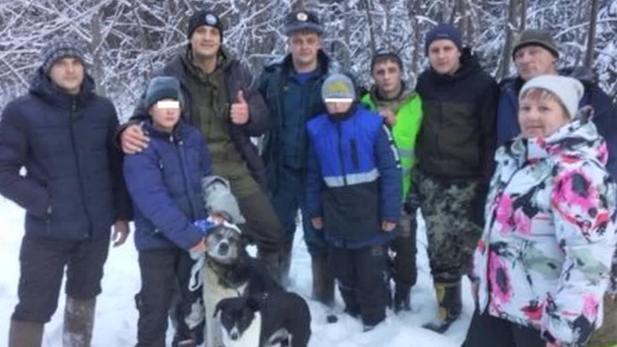 На Урале пропавшим в лесу подросткам не дали замерзнуть собаки