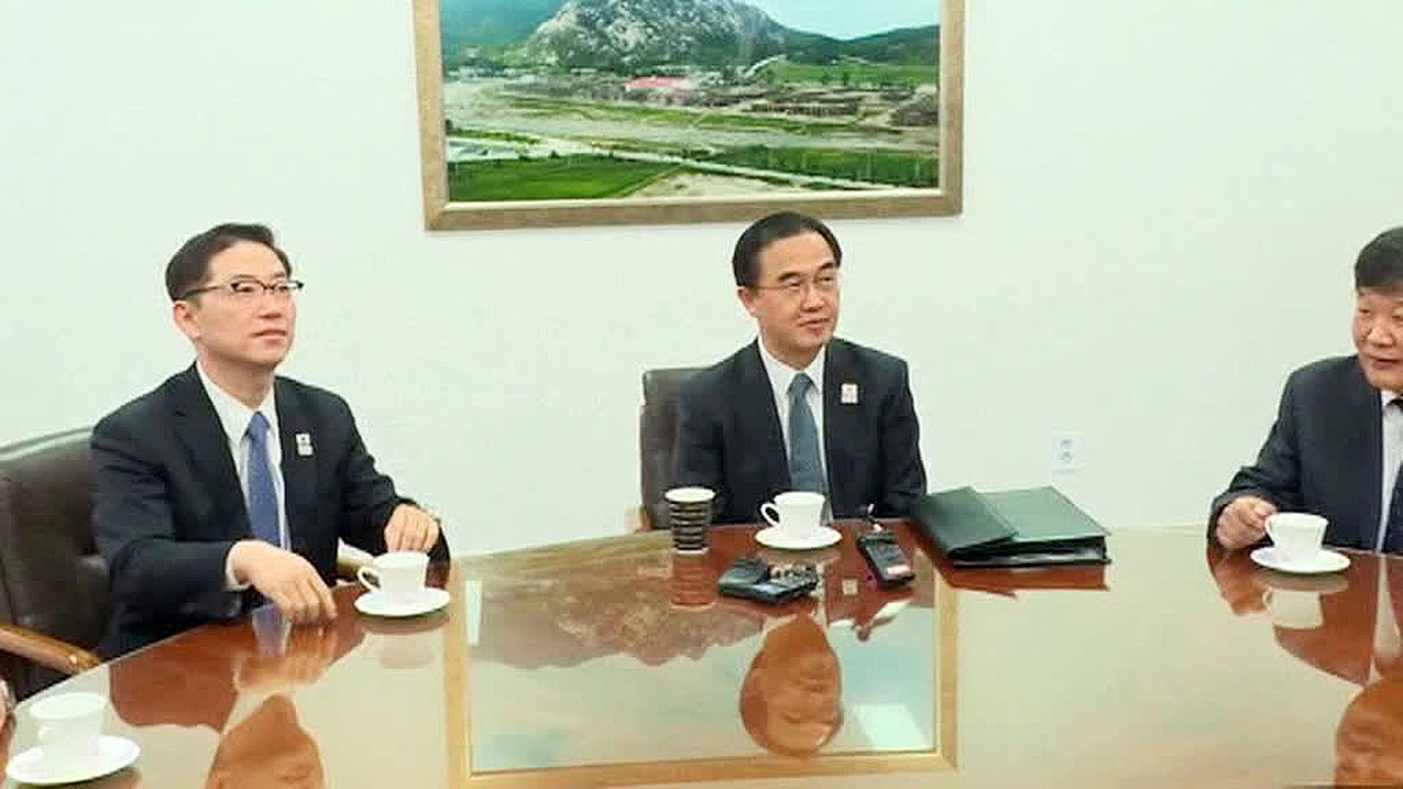 BREAKING! North-South Negotiations Start in DMZ; Possible Cooldown on the Korean Peninsula