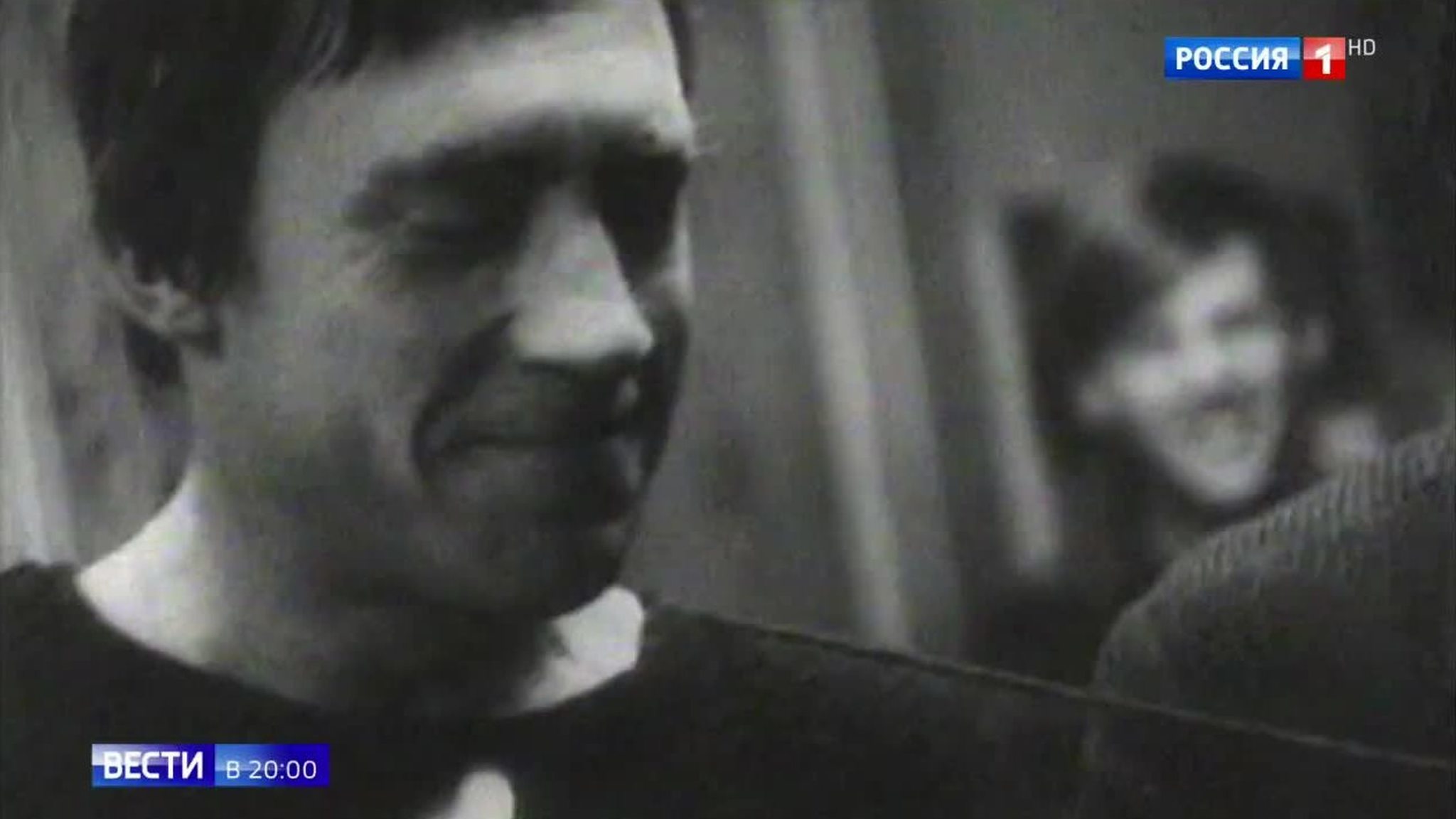 Vladimir Vysotsky - Russian Fans Gather at Monument to Pay Respects to Their Idol on His 80th Birthday