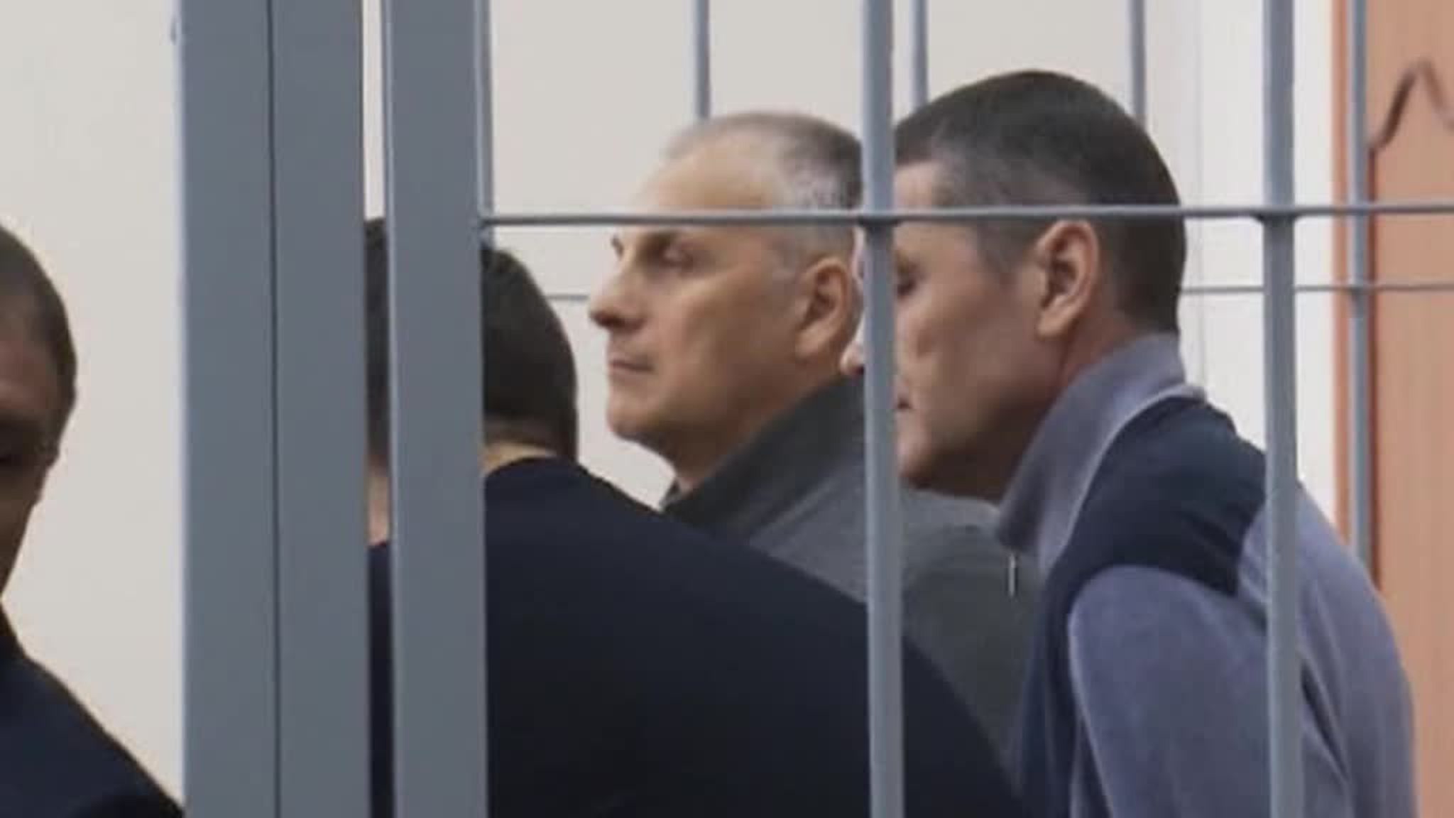 Хорошавин приговорен к 13 годам колонии и штрафу в полмиллиарда рублей