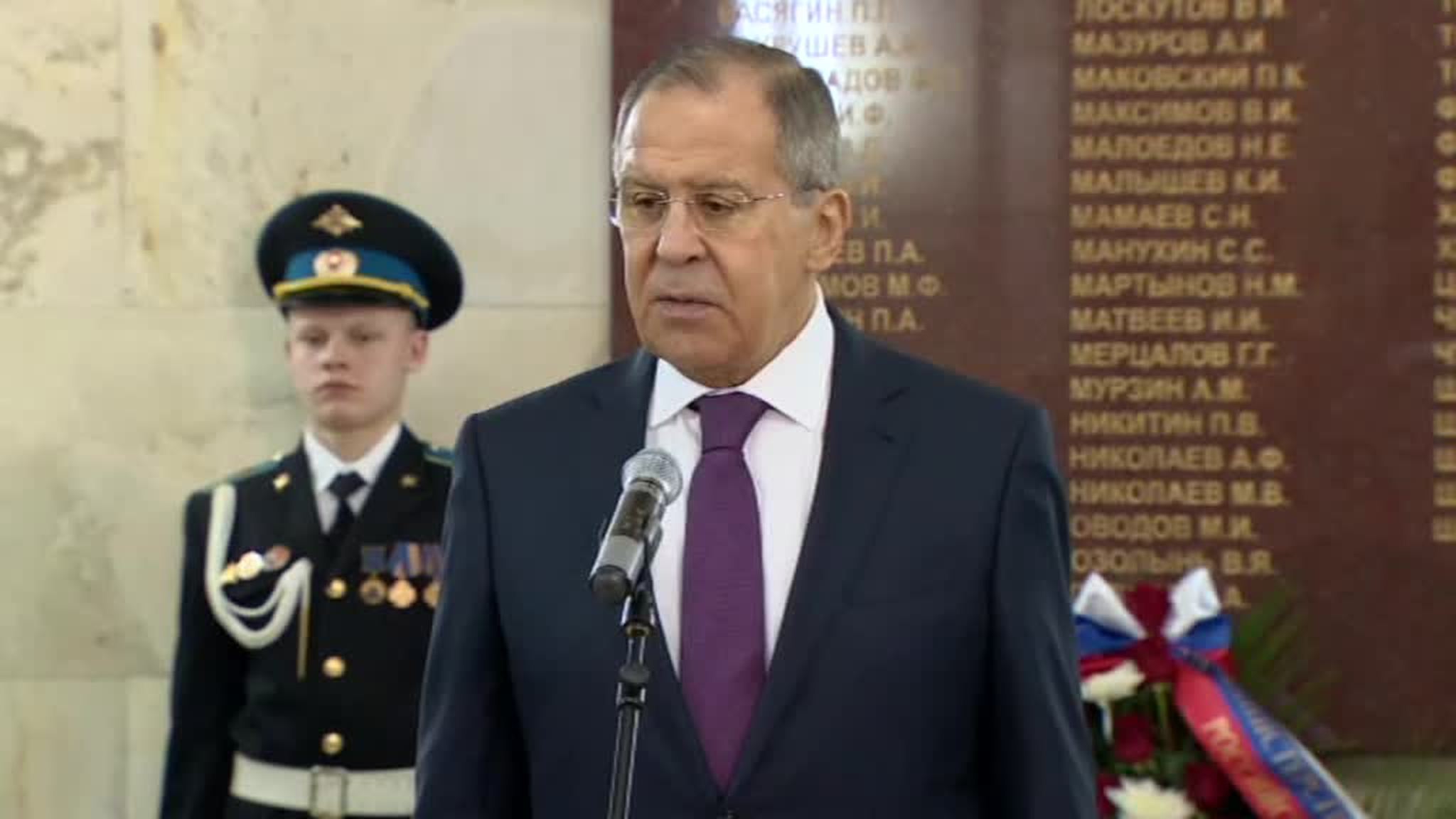 Лавров почтил память российских дипломатов, погибших при исполнении обязанностей