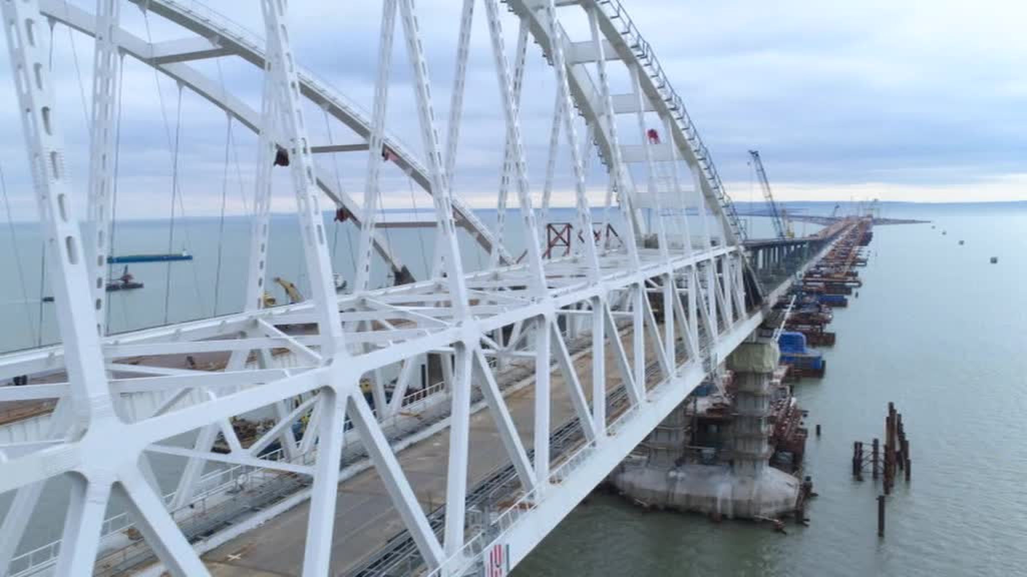 Основные элементы железнодорожной части Крымского моста готовы на 50%