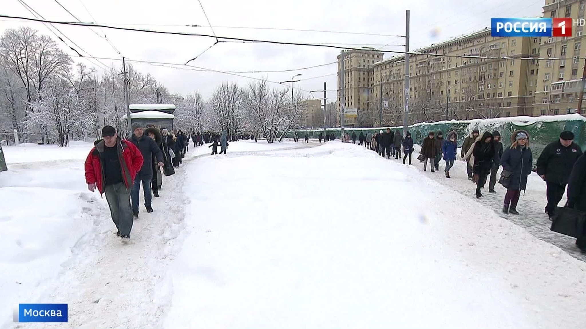 Ремонт перехода на "Войковской" затянулся, впереди - новые испытания