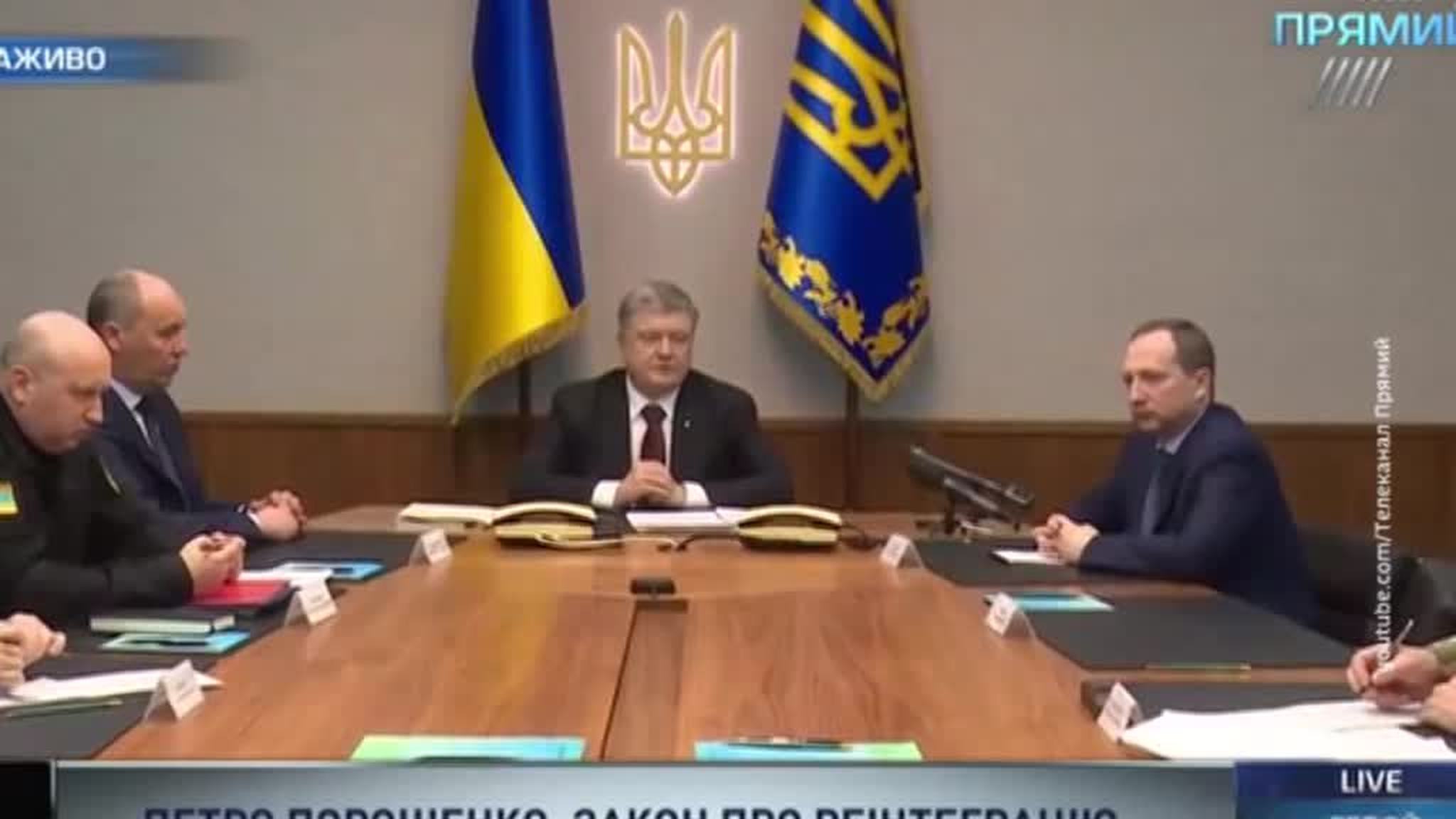 Poroshenko Decides to Open Pandora’s Box, Signs Law on Reintegration of Breakaway Regions in Donbass