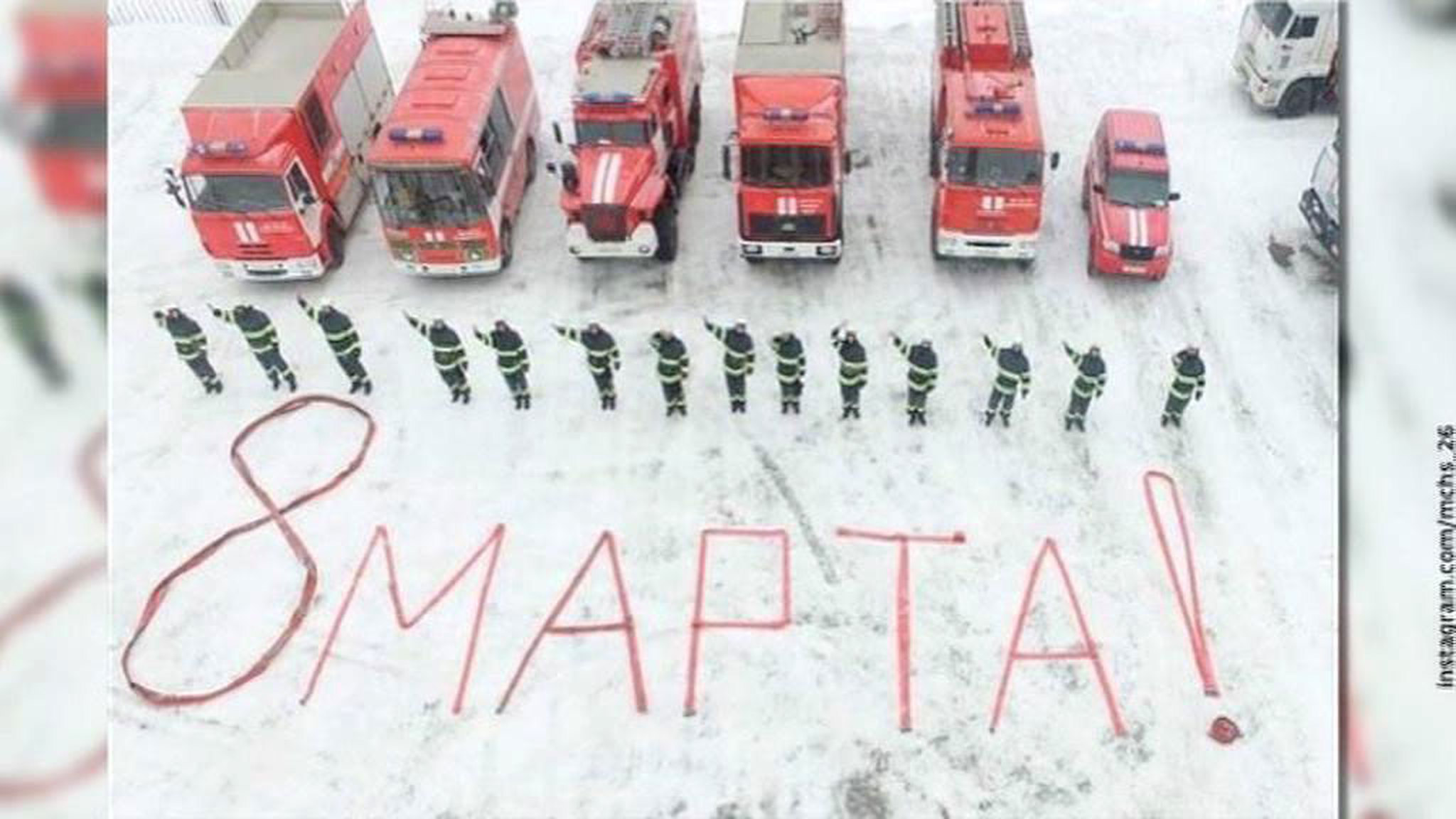 "Вам, любимые": волонтеры навестили ветеранов, а пожарные выложили поздравление из шлангов