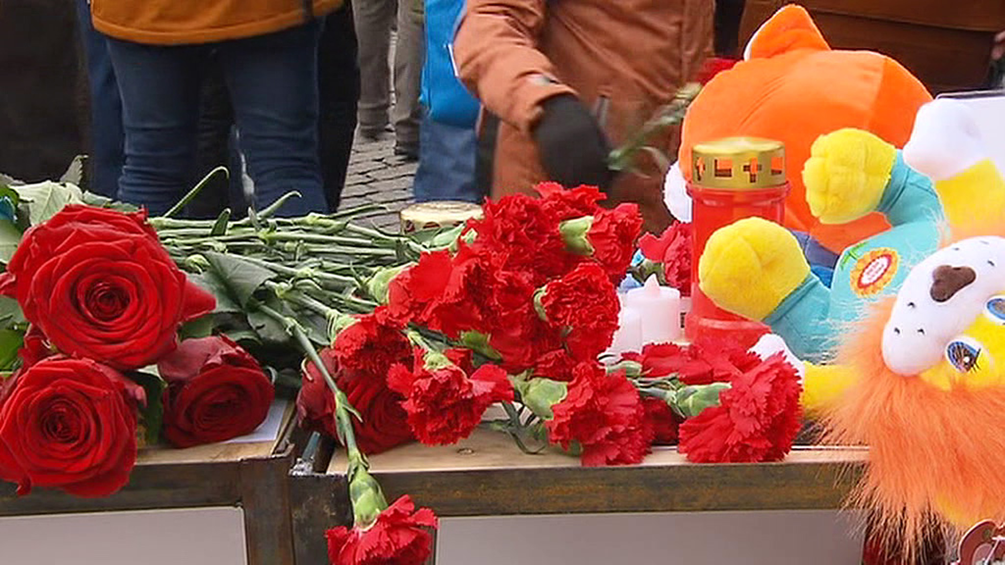 День траура: в Бишкеке и Астане почтили память погибших в Кемерове