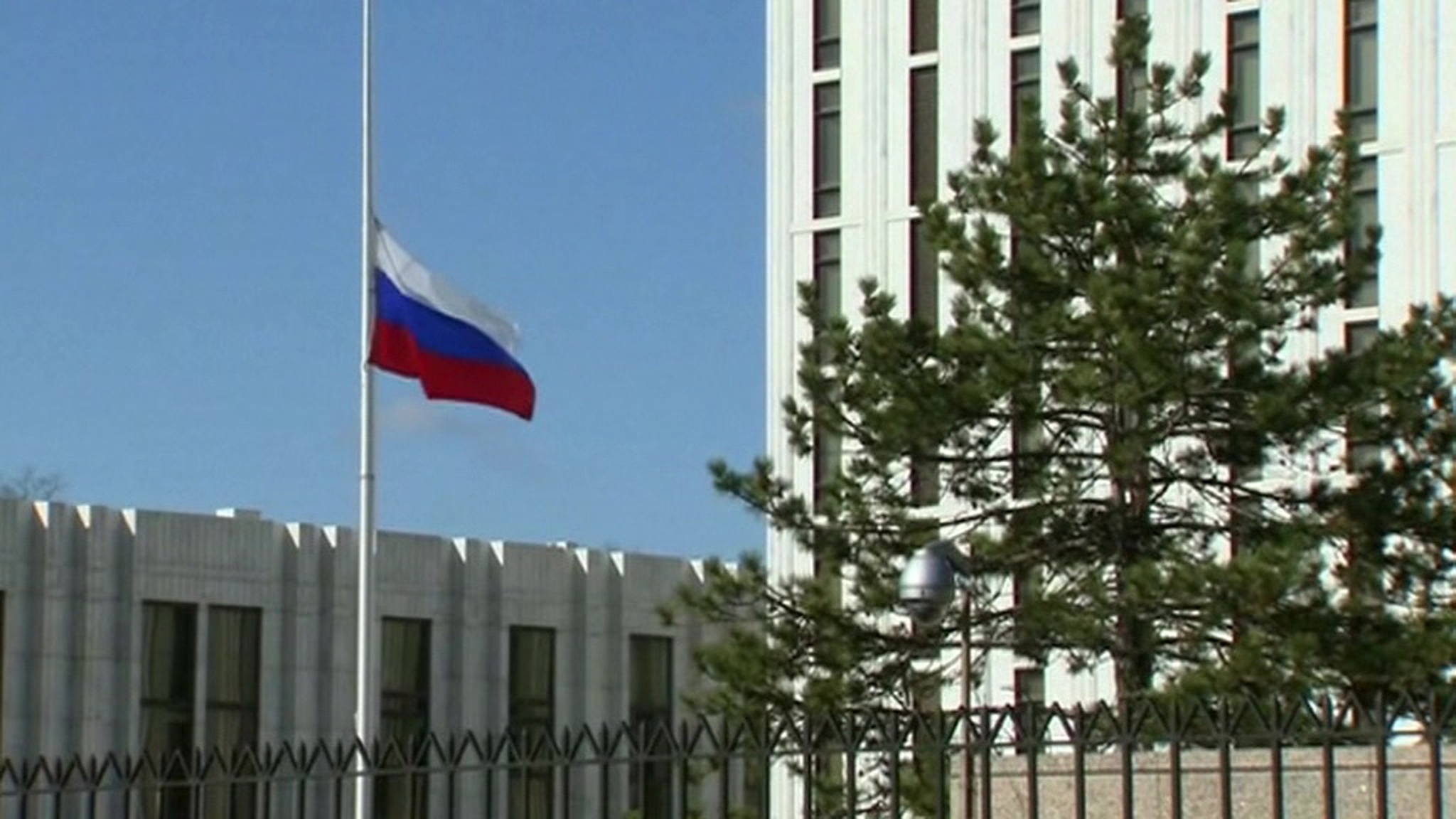 Крупнейшая манипуляция: российских дипломатов выслали из-за 6 слайдов
