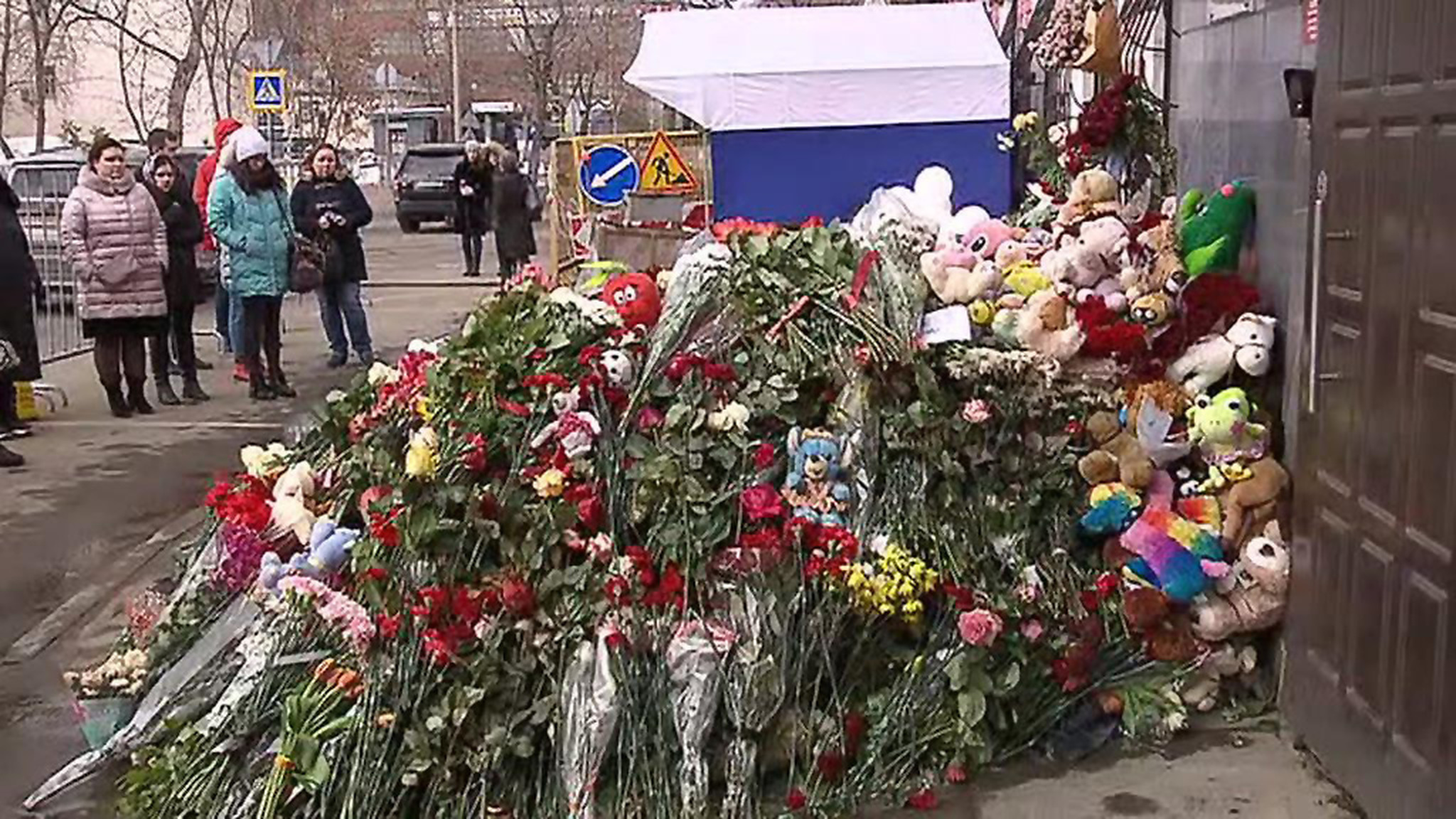 "Кемерово, мы с тобой!" Москва скорбит по погибшим в пожаре