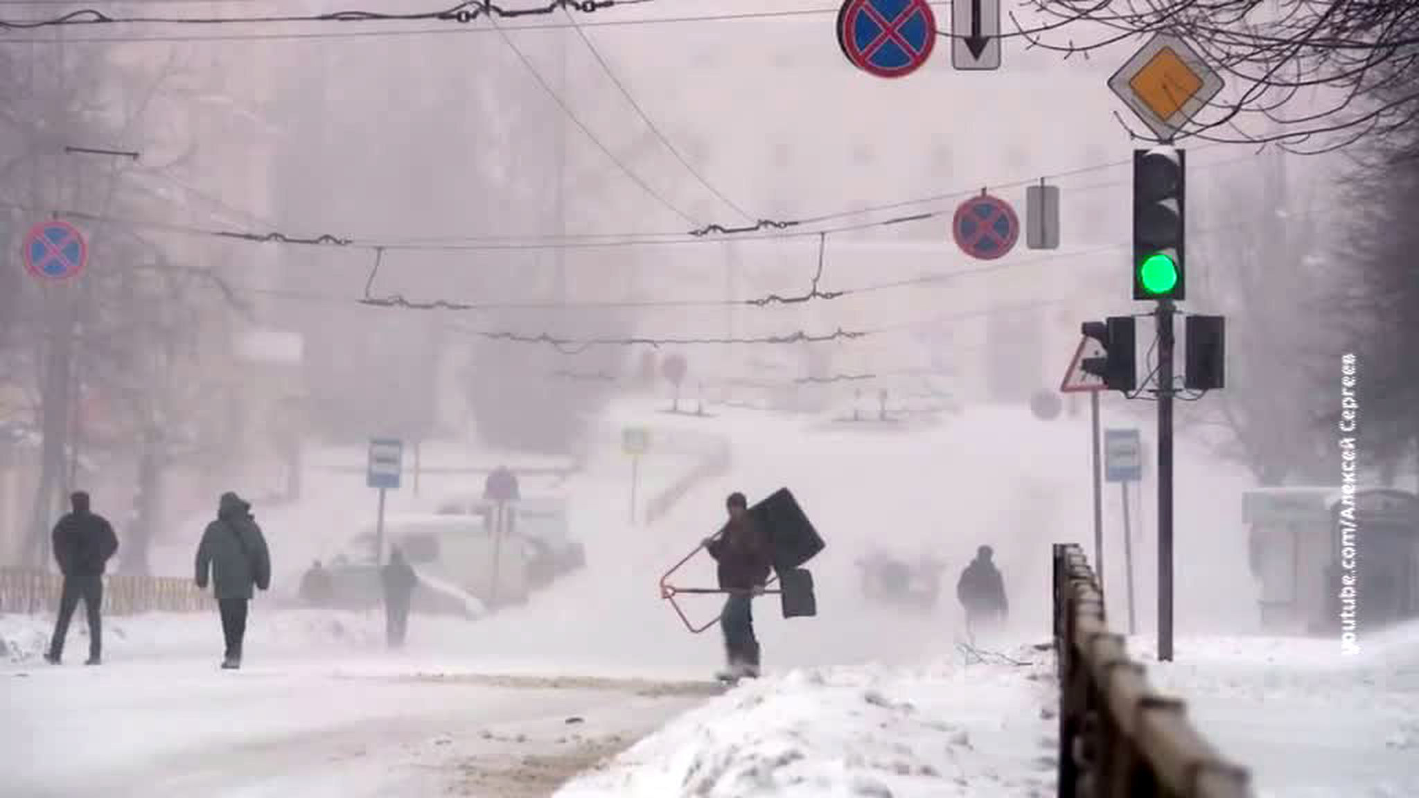 Киров засыпало снегом