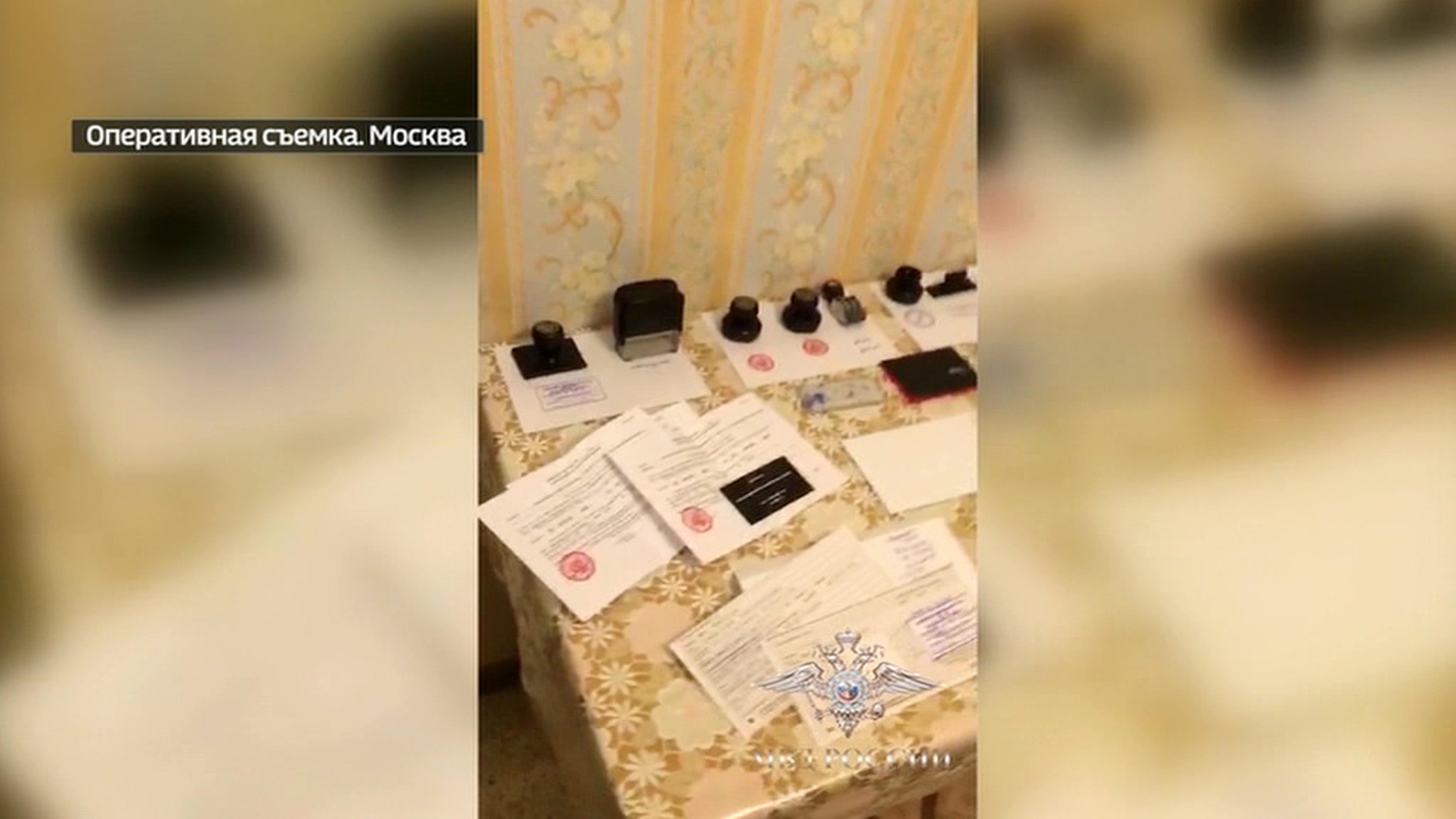 В Москве задержаны аферисты, выдававшие себя за сотрудников миграционной службы