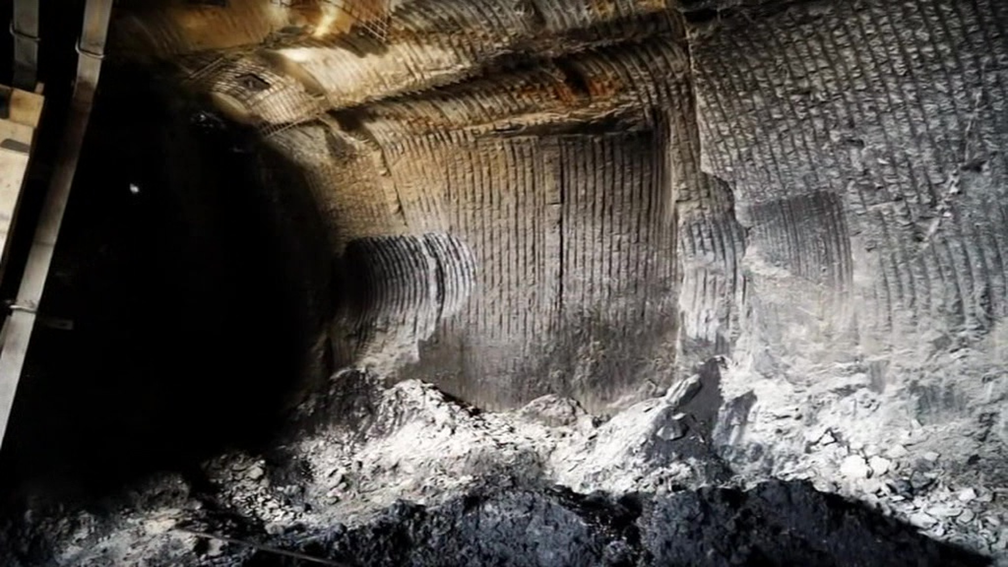 СКР начал проверку по факту обрушения на шахте в Туве