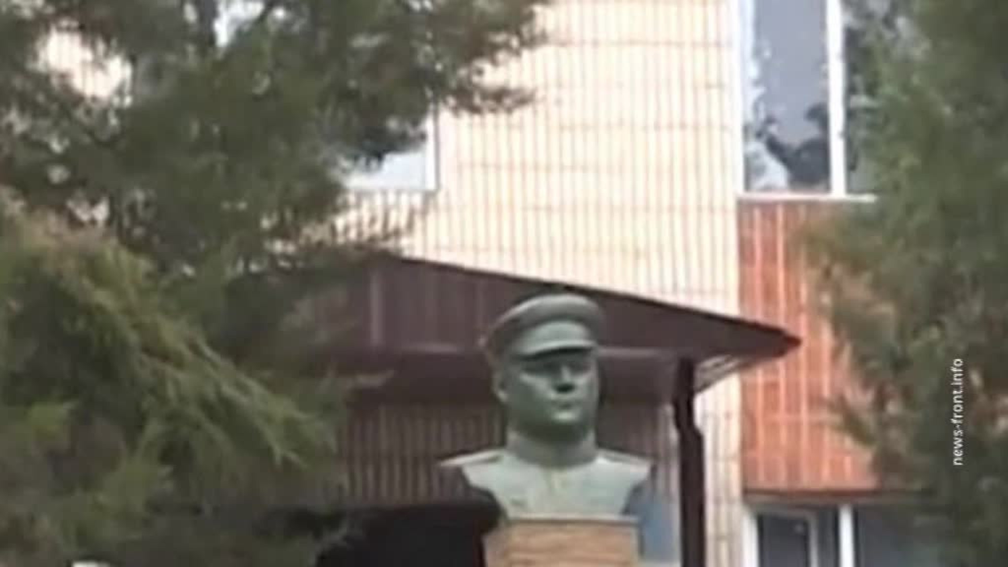 На Украине уничтожили памятник генералу Ватутину