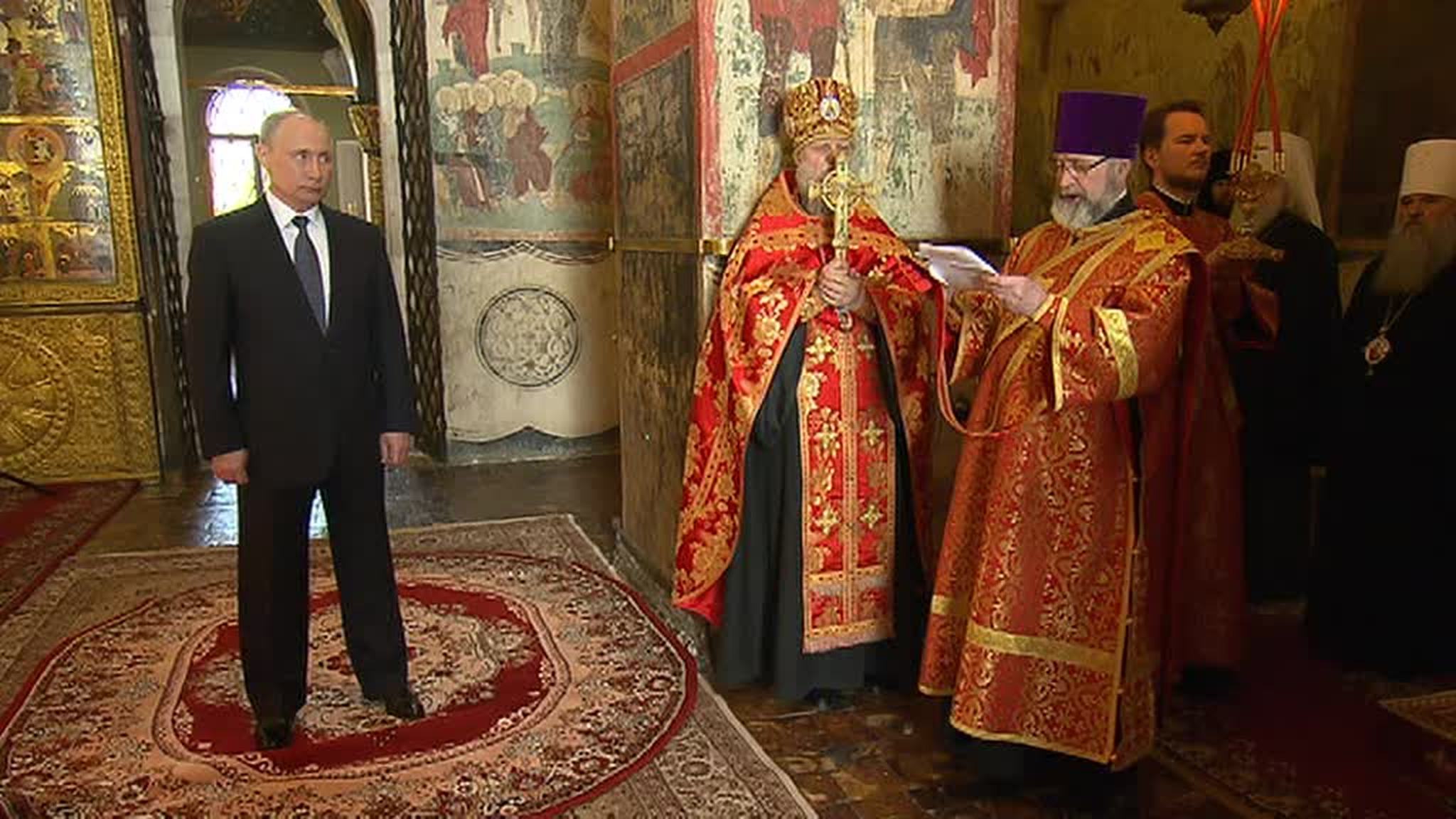 Putin Visits Famous Cathedral of the Annunciation to Receive Blessing From Patriarch