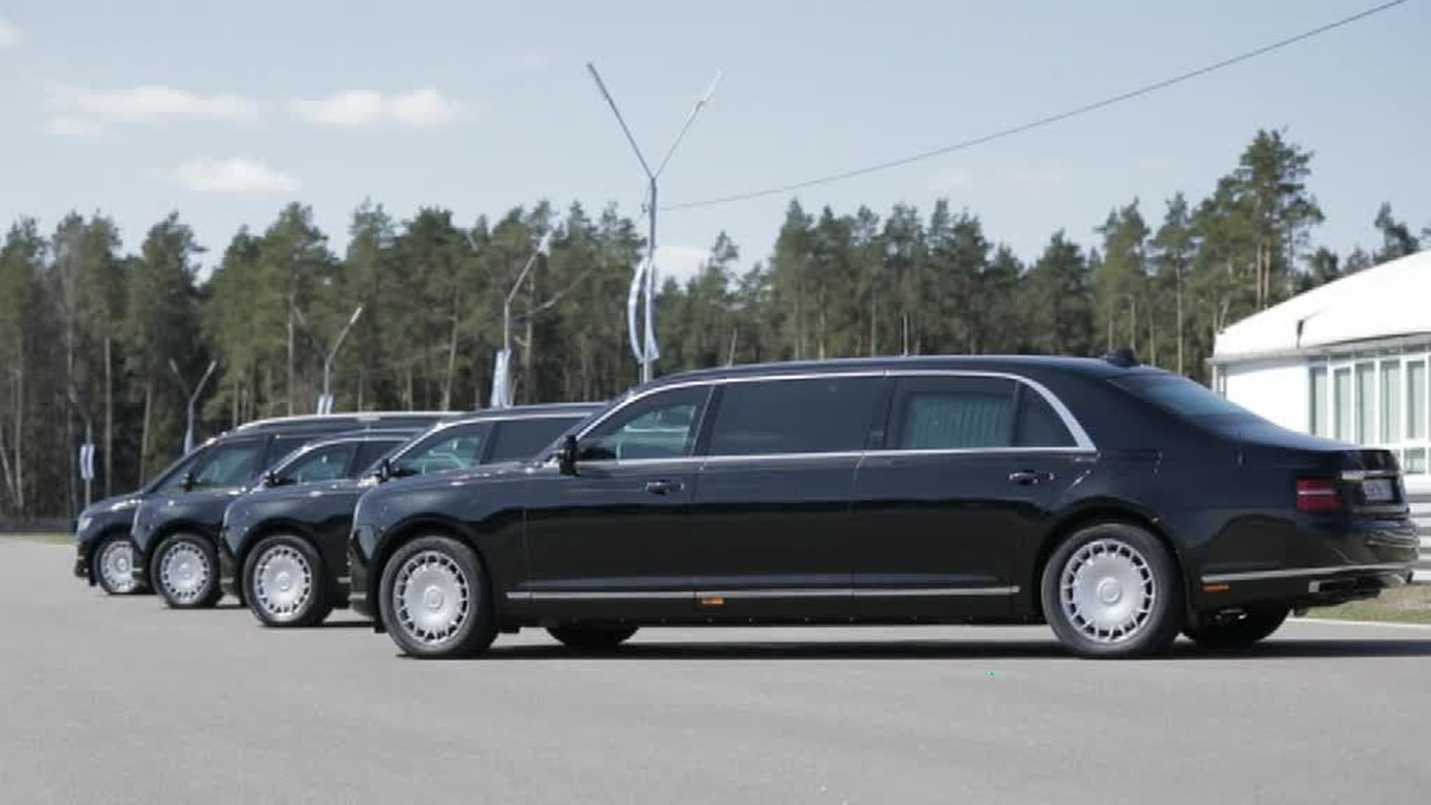 Лимузин "Кортеж": Путин прибыл на инаугурацию на автомобиле производства РФ