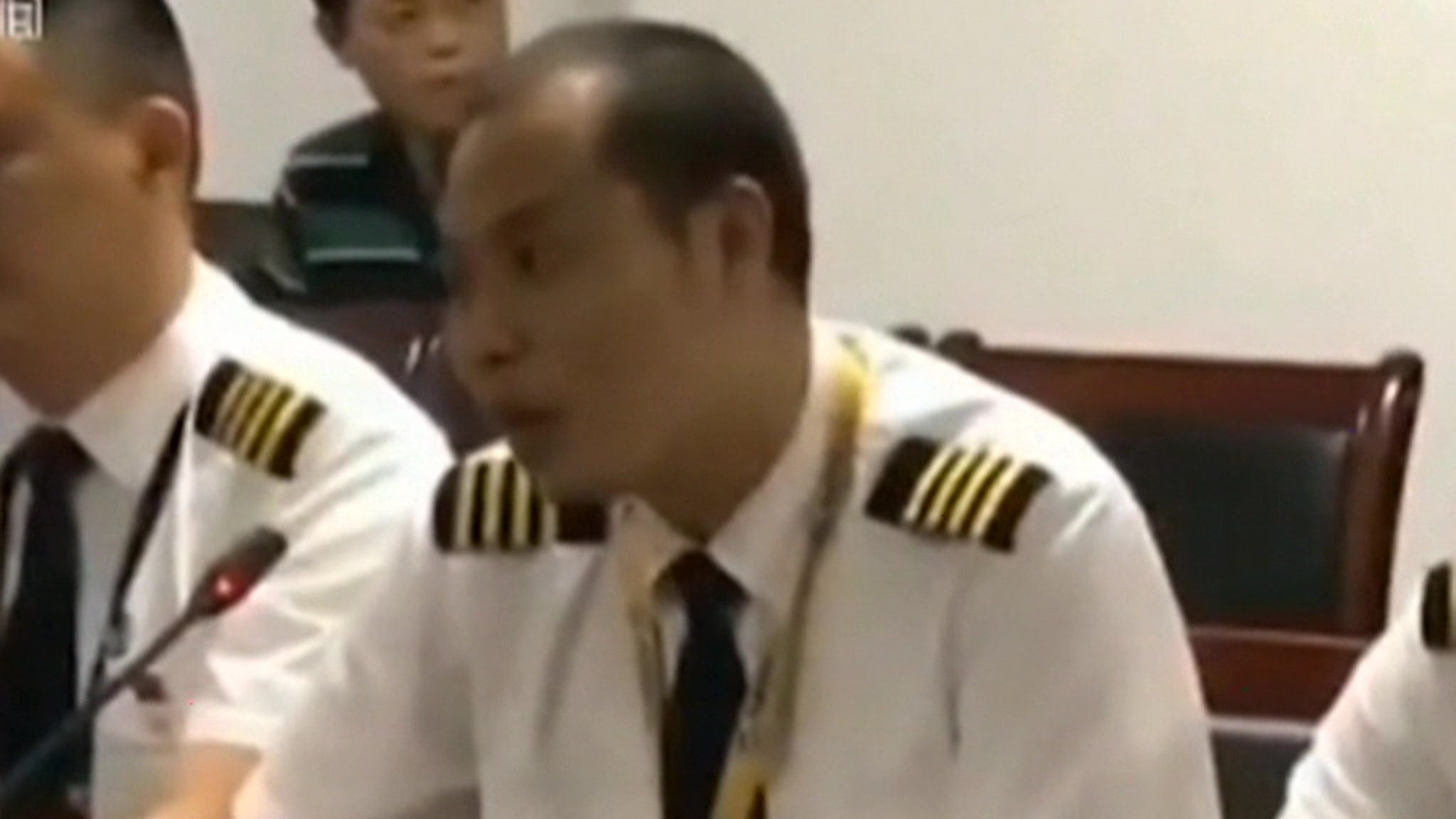 Китайский пилот в одиночку посадил разгерметизированный Airbus