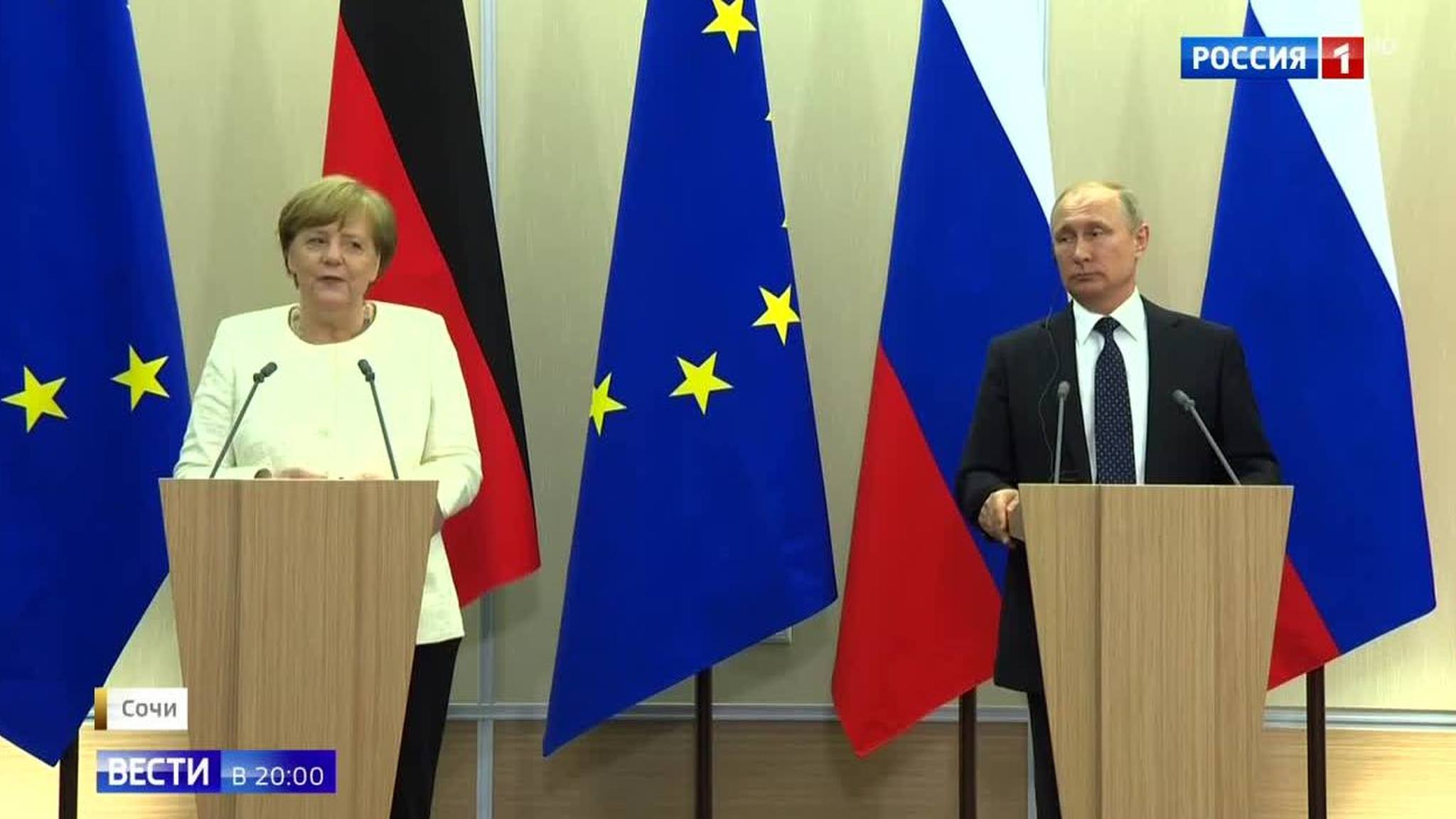 Putin Meets Merkel: "Political Disagreements and Economic Projects Should Be Kept Separate"