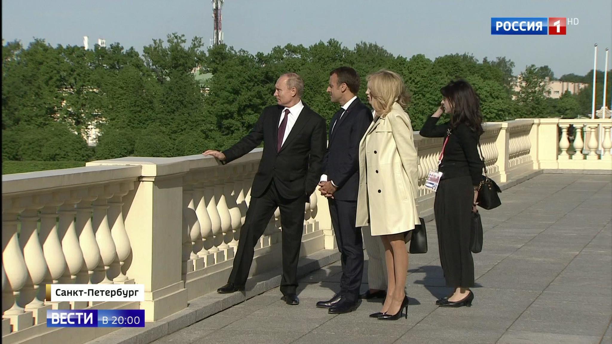 Tete-a-tete in St. Petersburg: Macron Visits International Economic Forum to Have Chat With Putin