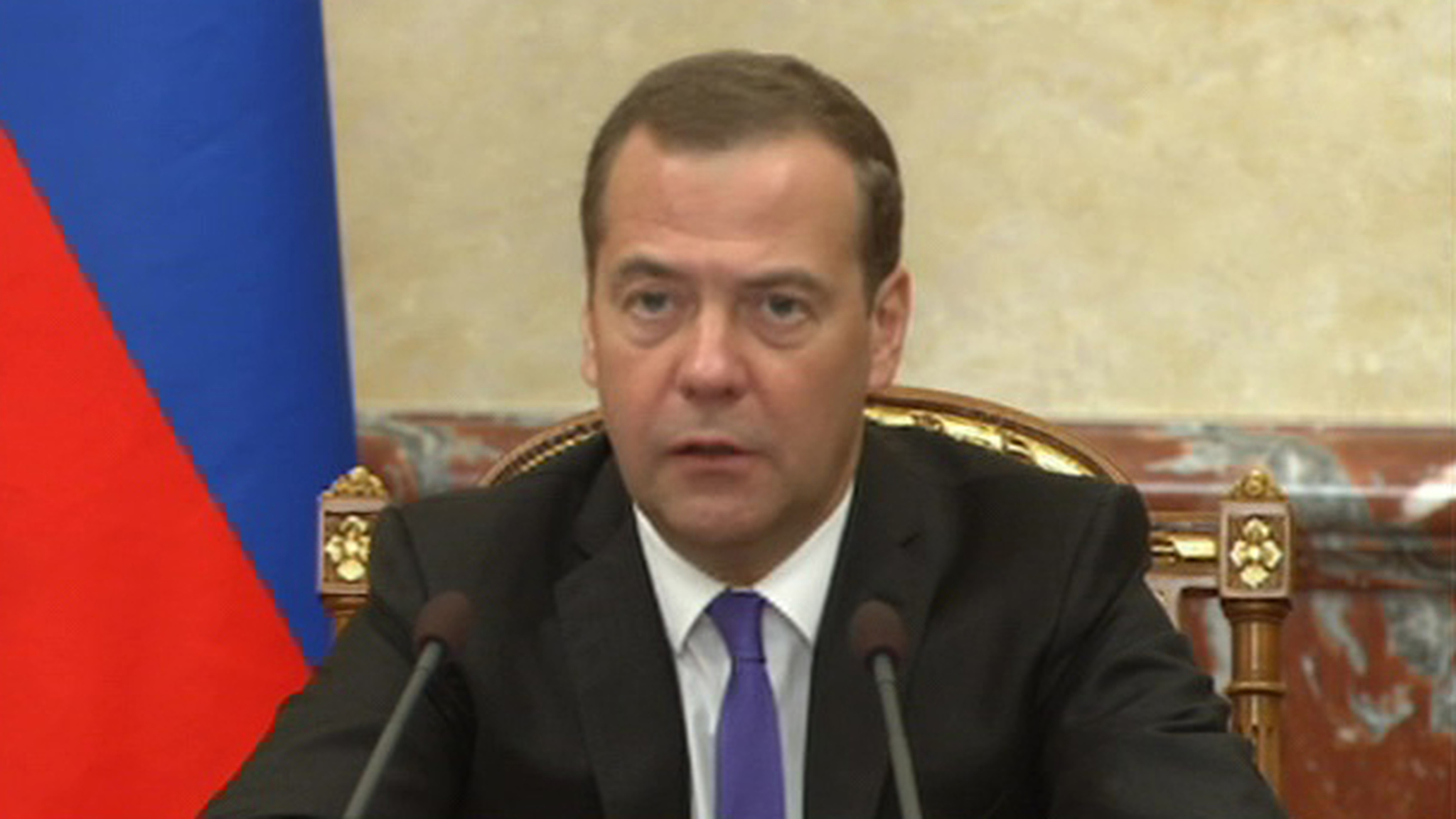 Медведев: россияне смогут возвращать часть страховки при досрочном погашении кредита