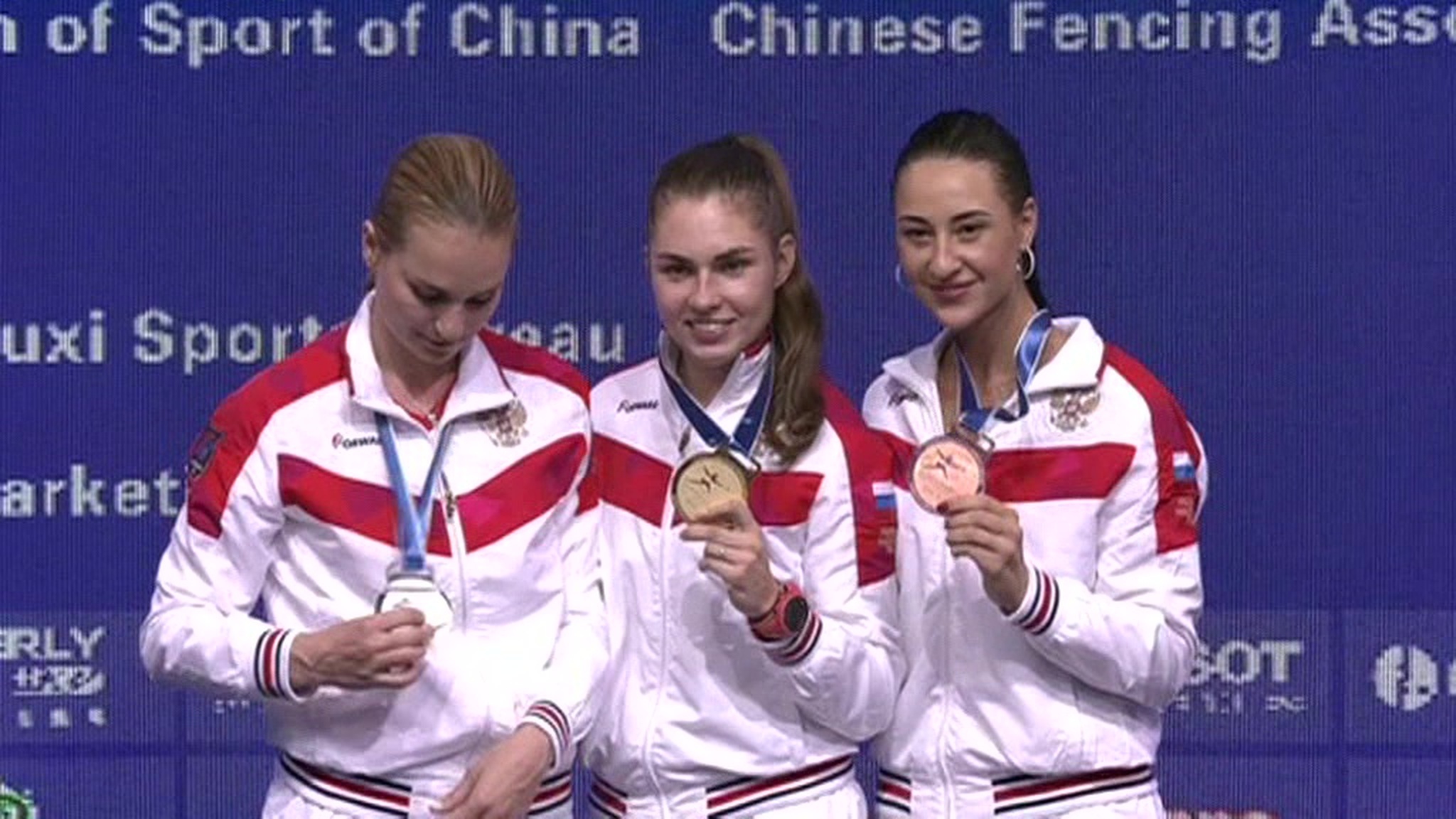 Россиянка София Позднякова выиграла золото в сабле на ЧМ по фехтованию в Китае