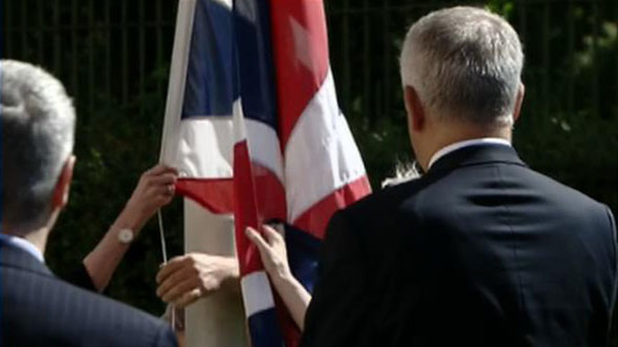 Британское консульство в Петербурге спустило Union Jack