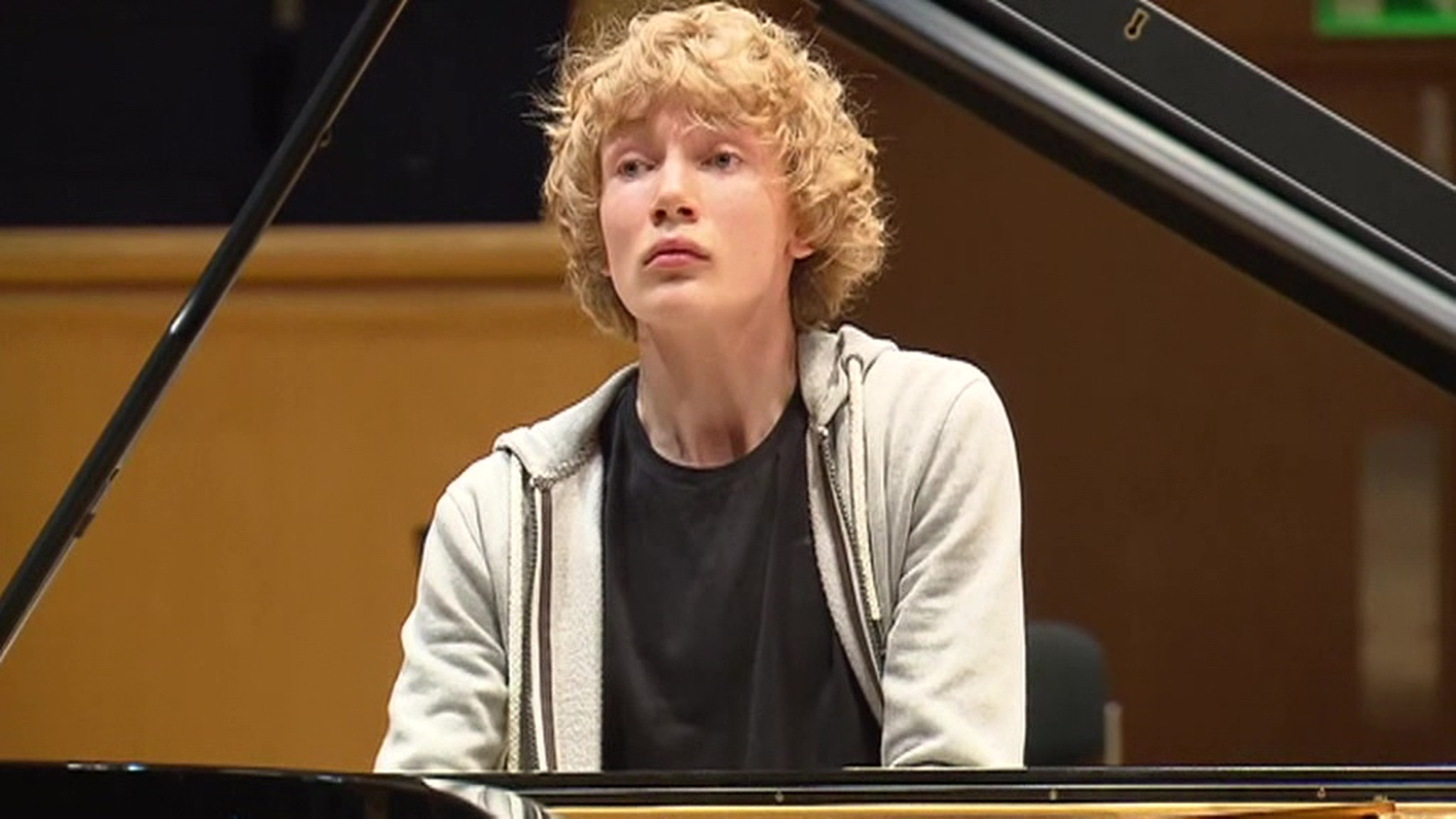 Выпускник проекта "Синяя птица" Иван Бессонов победил на конкурсе Eurovision Young Musicians