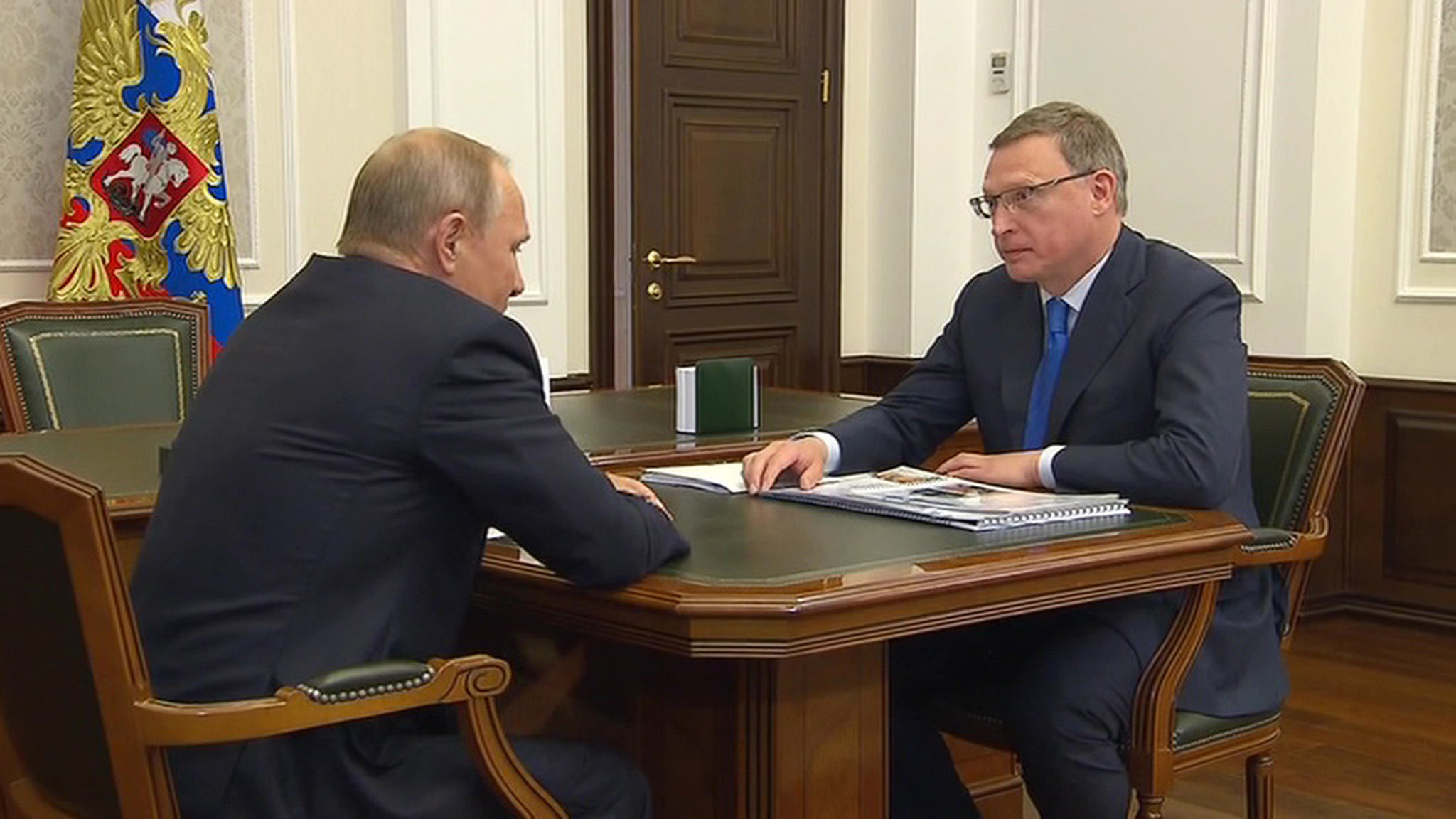 Путин провел рабочую встречу с врио губернатора Омска Александром Бурковым
