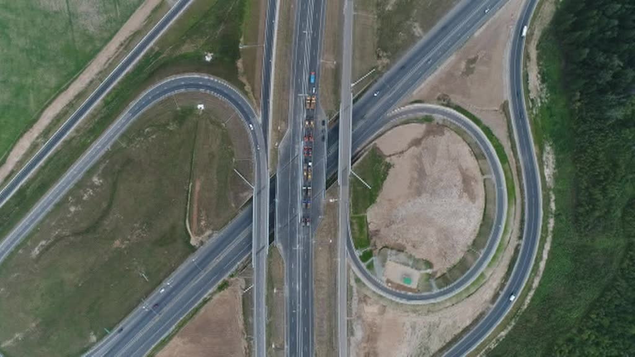 Москва и Питер стали ближе: сдан новый участок скоростной трассы М11