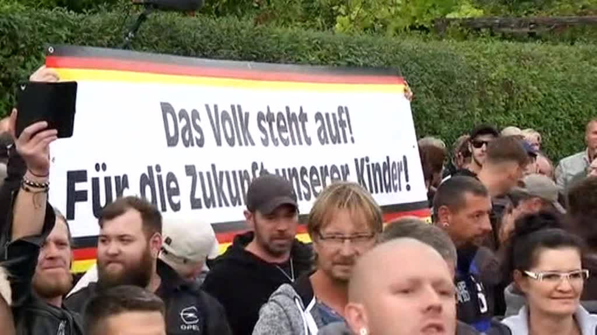 Акции протеста против мигрантов охватили всю Германию