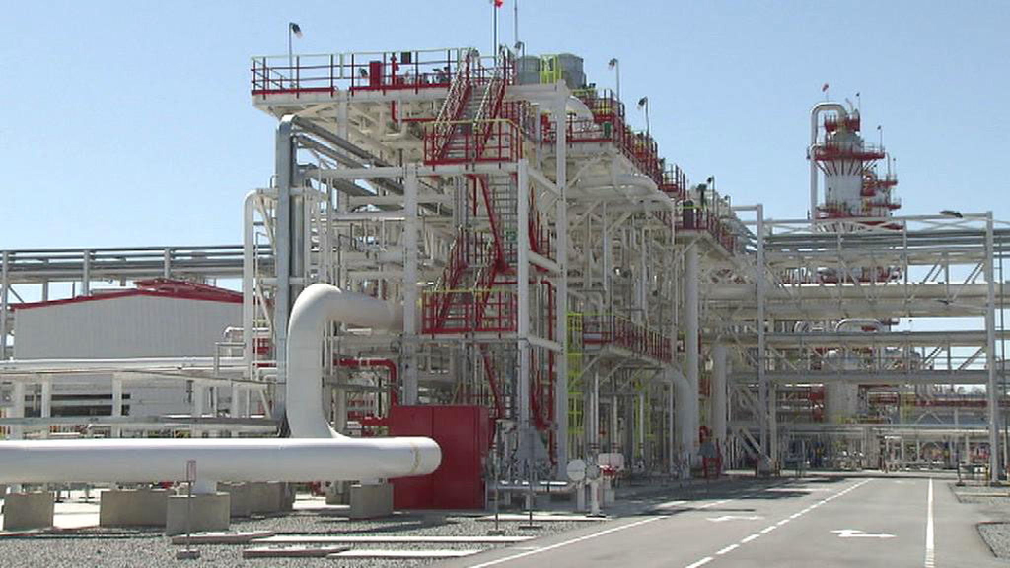 В Узбекистане вышел на проектную мощность газоперерабатывающий комплекс "Лукойла"