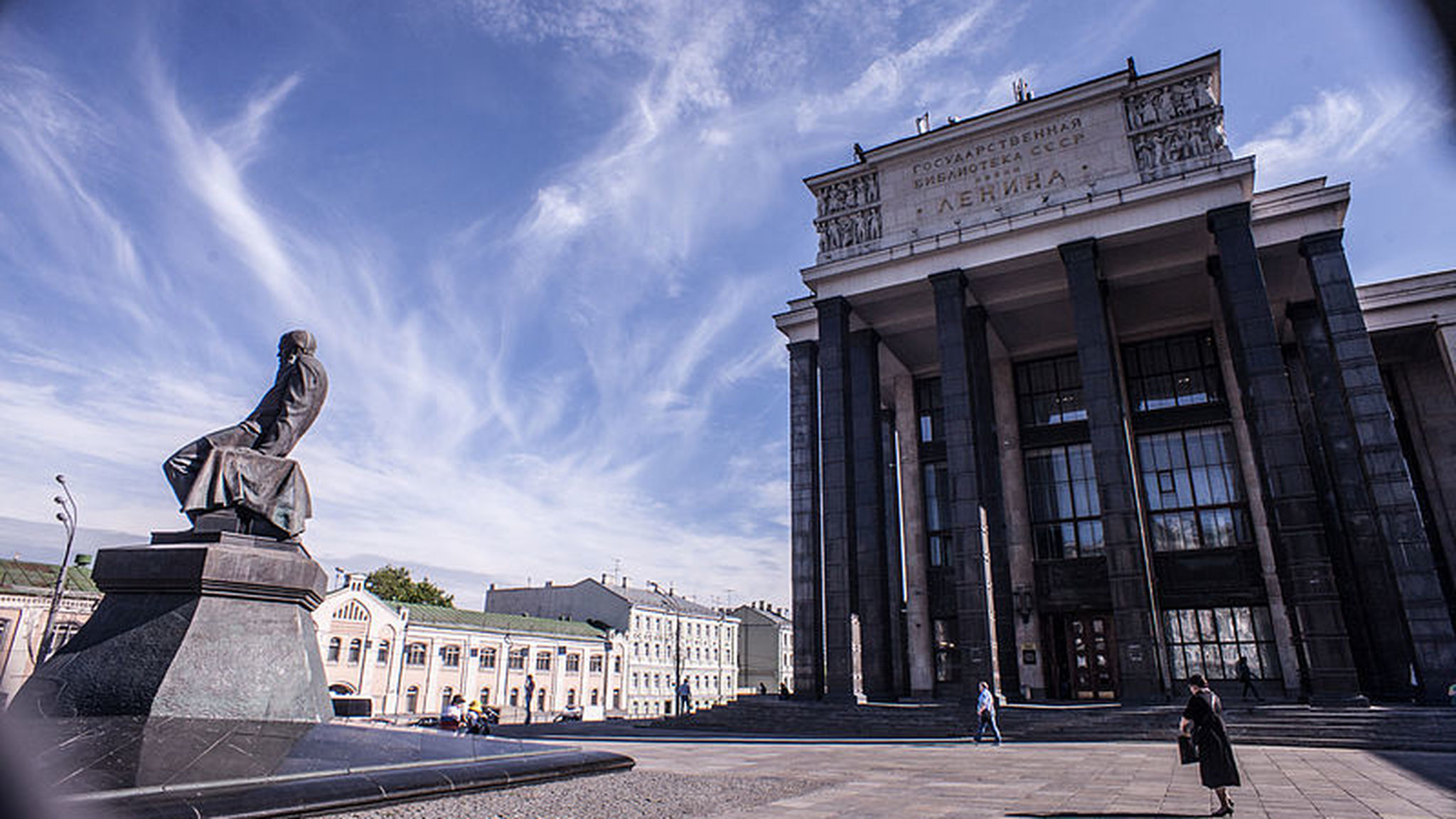 Одобрены поправки в закон о передаче РГБ функций Российской книжной палаты