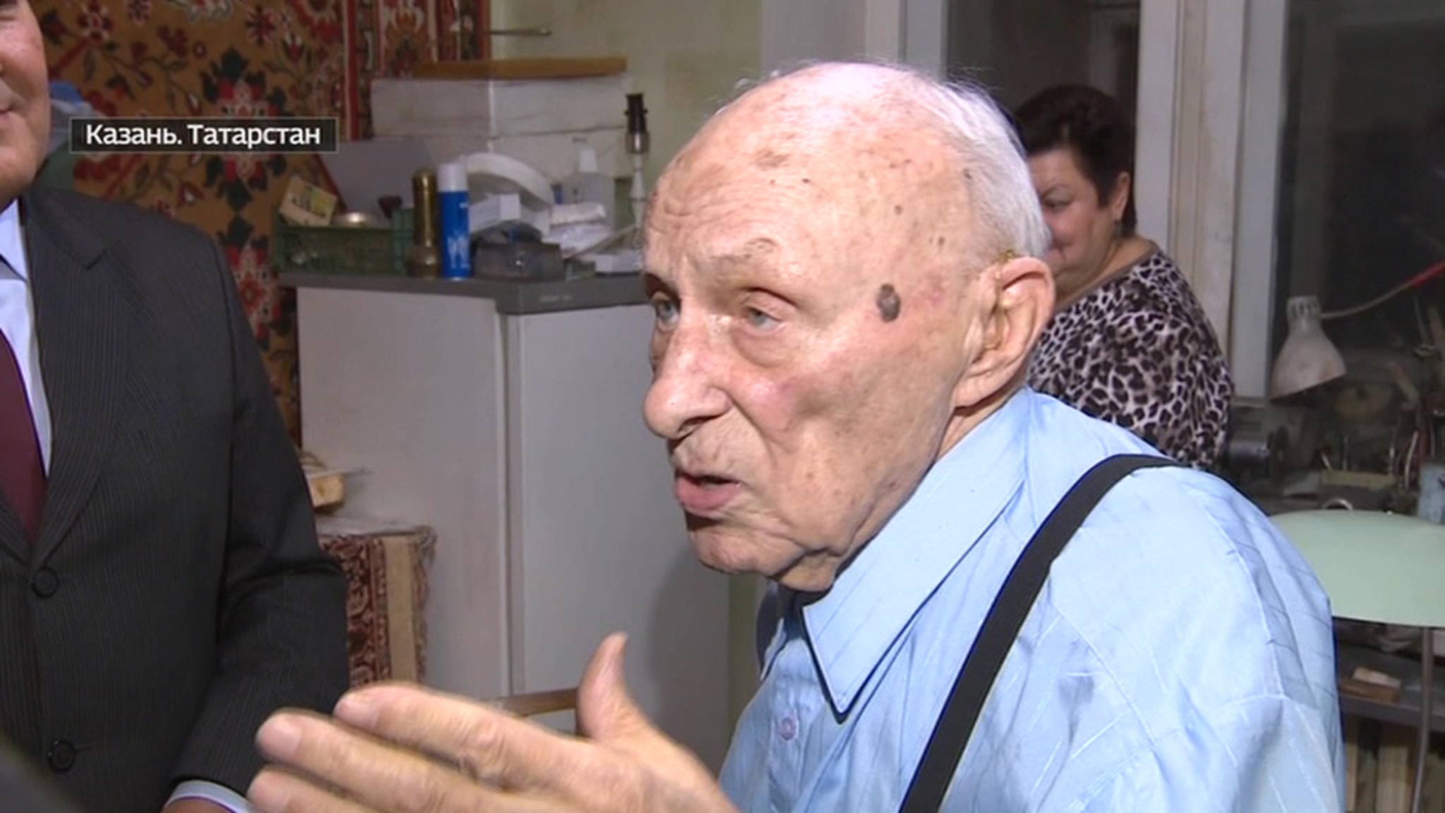 Казанские коллекторы угрожали 92-летнему фронтовику паяльником, выбивая долг