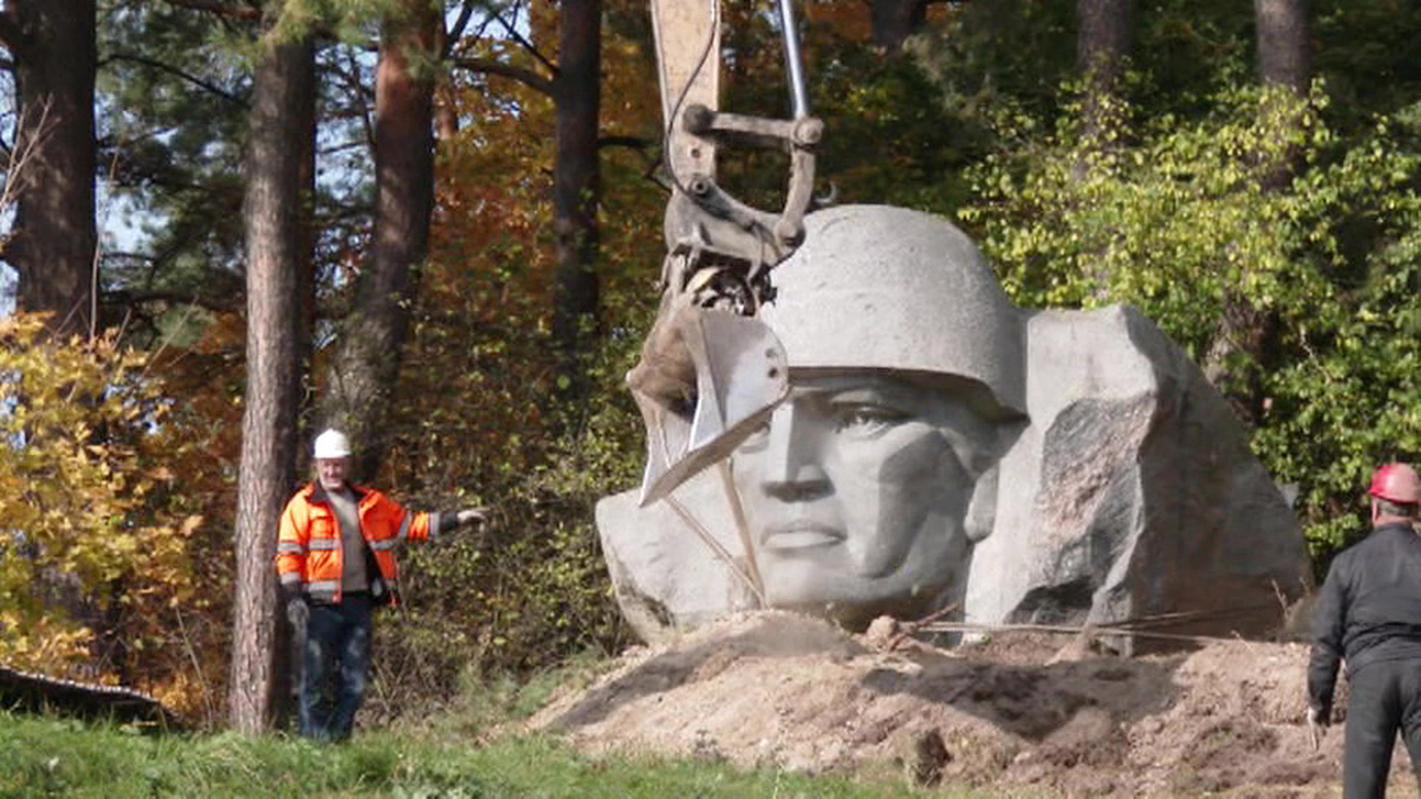 В Литве снесли памятник воинам-освободителям