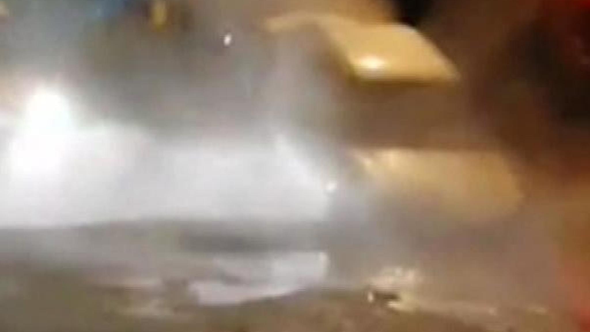 В Самаре авто с водителем провалилось в яму с кипятком