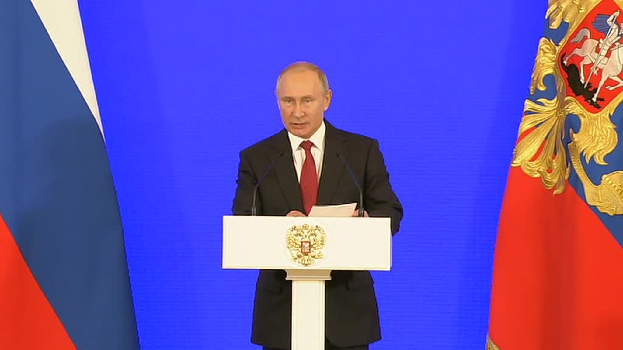 Путин рассказал о служении Отечеству и вручил госнаграды