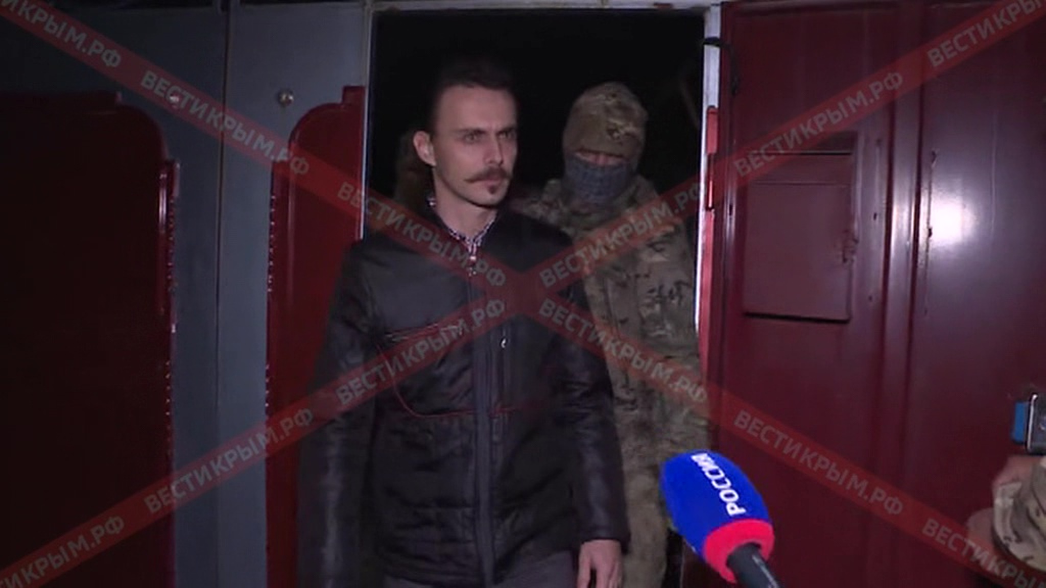 ФСБ провела обыски у "Свидетелей Иеговы" в крымском Джанкое