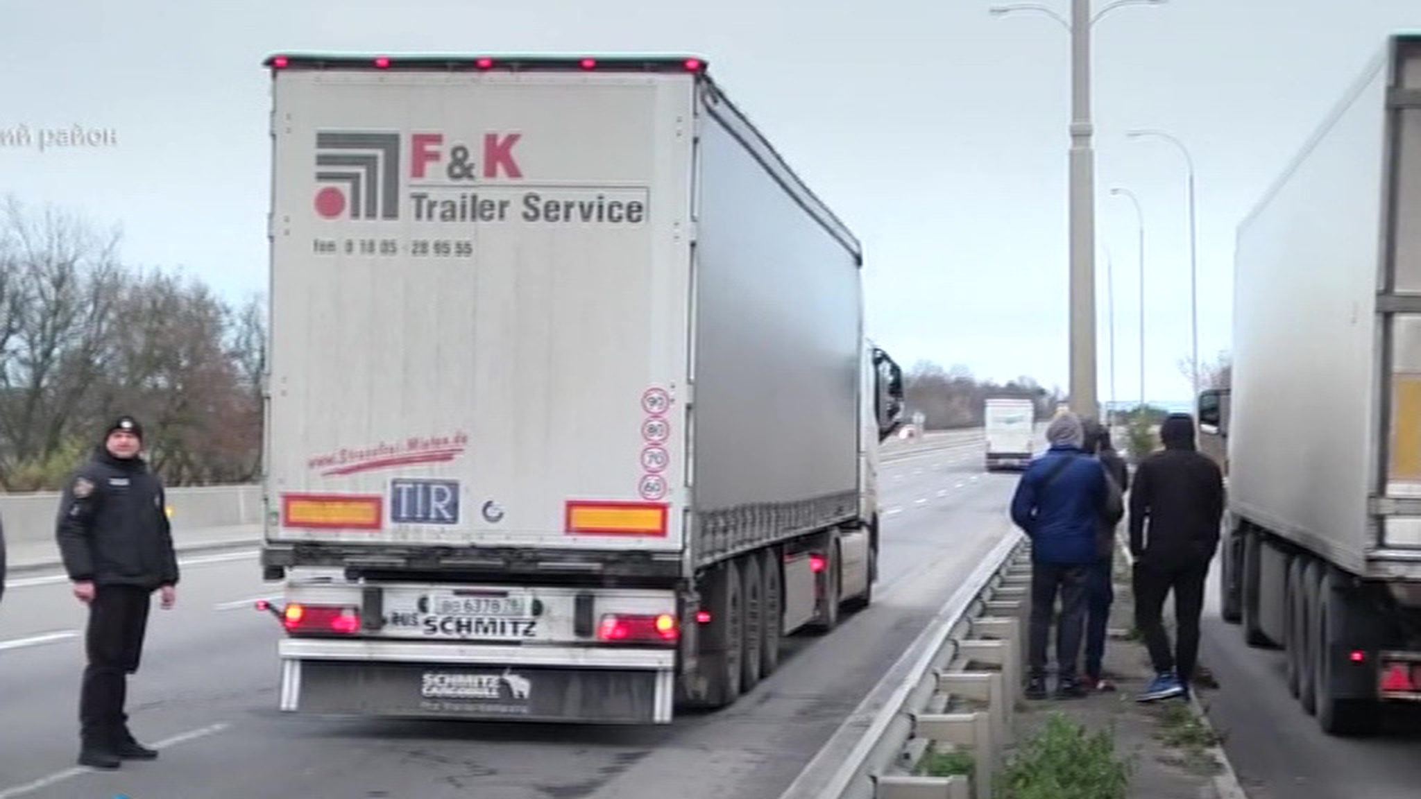 На Украине начались массовые нападения на фуры с российскими номерами