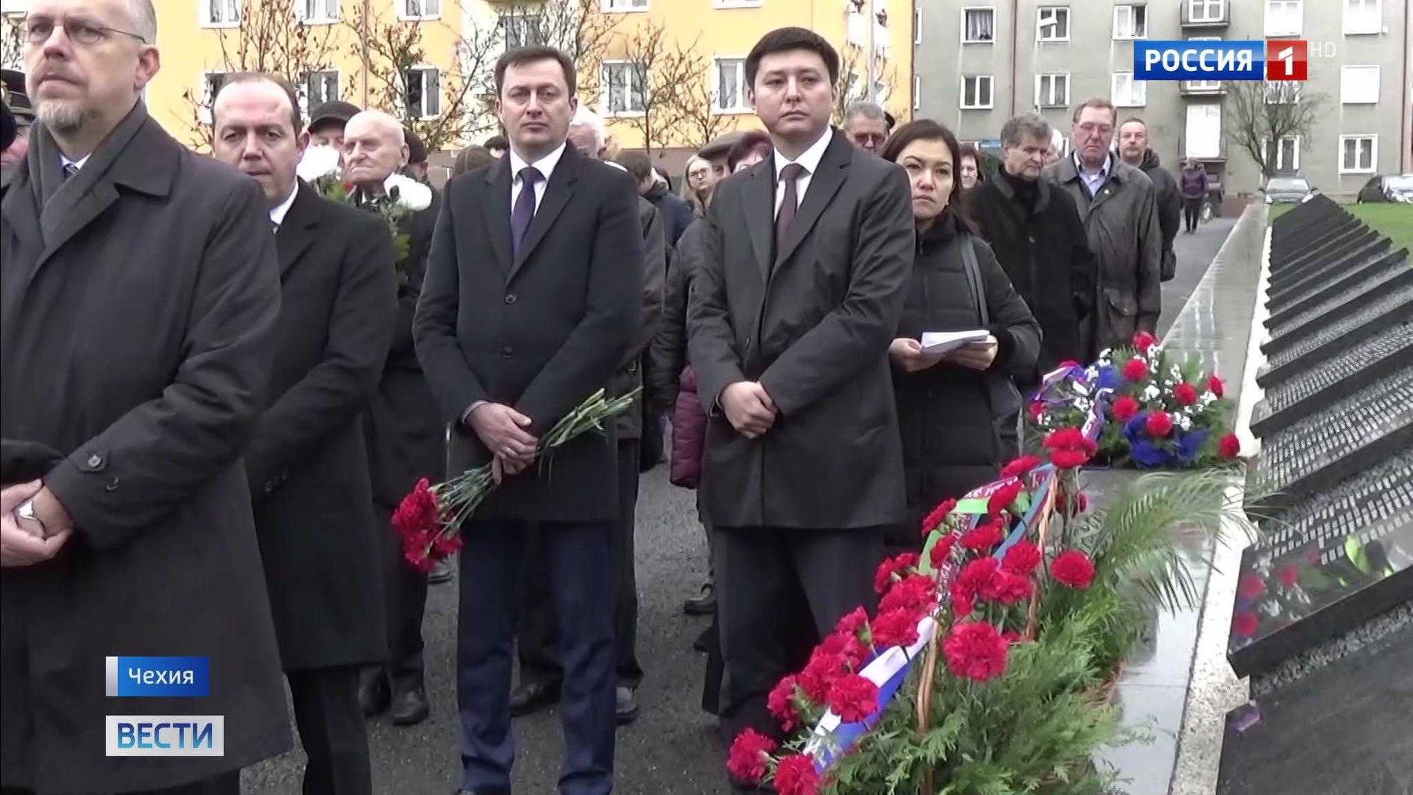 В Чехии увековечили память советских солдат, погибших в концлагере "Фалькенау"