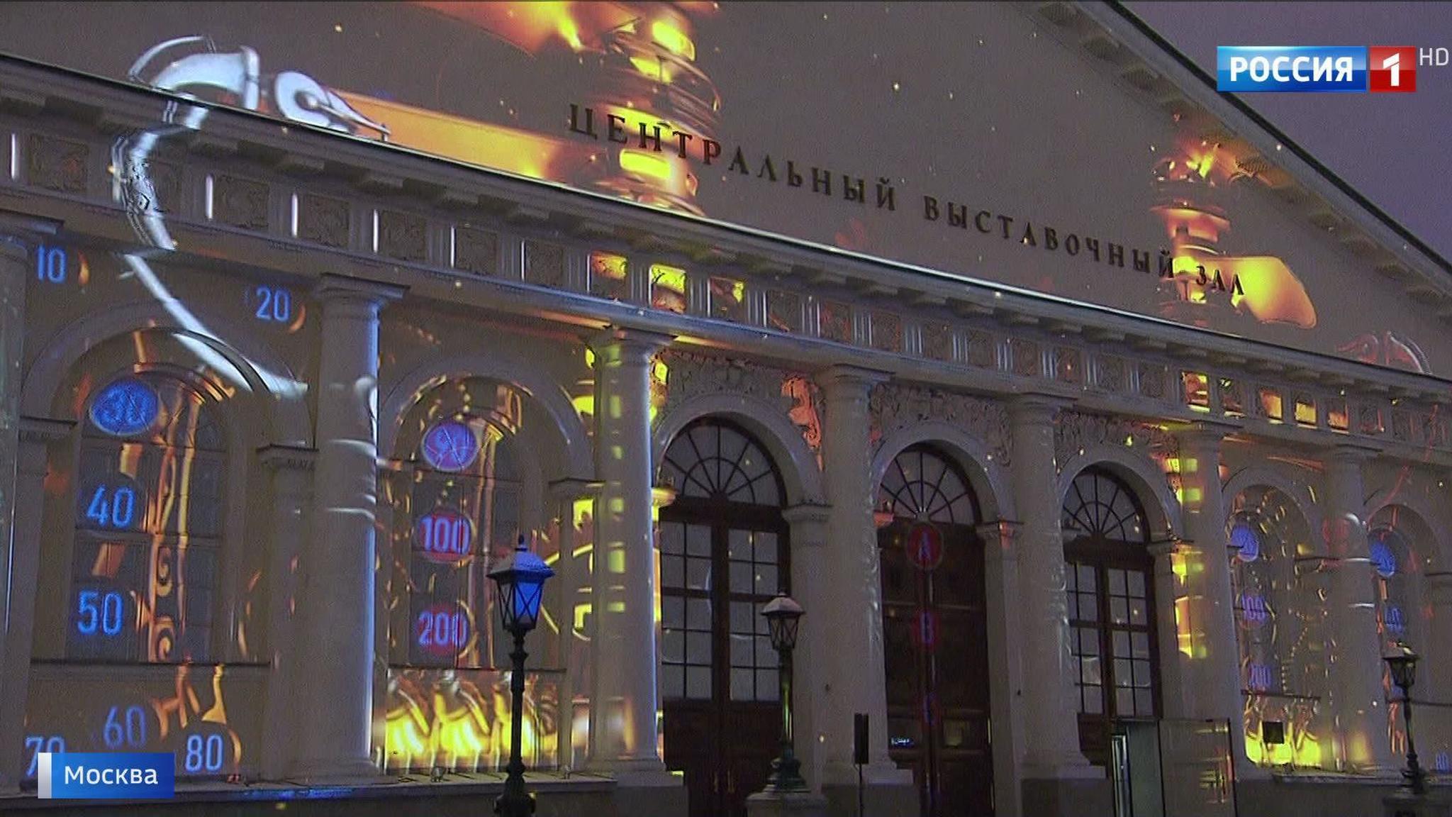 Новогодняя сказка: на фасаде Манежа покажут сразу два световых шоу