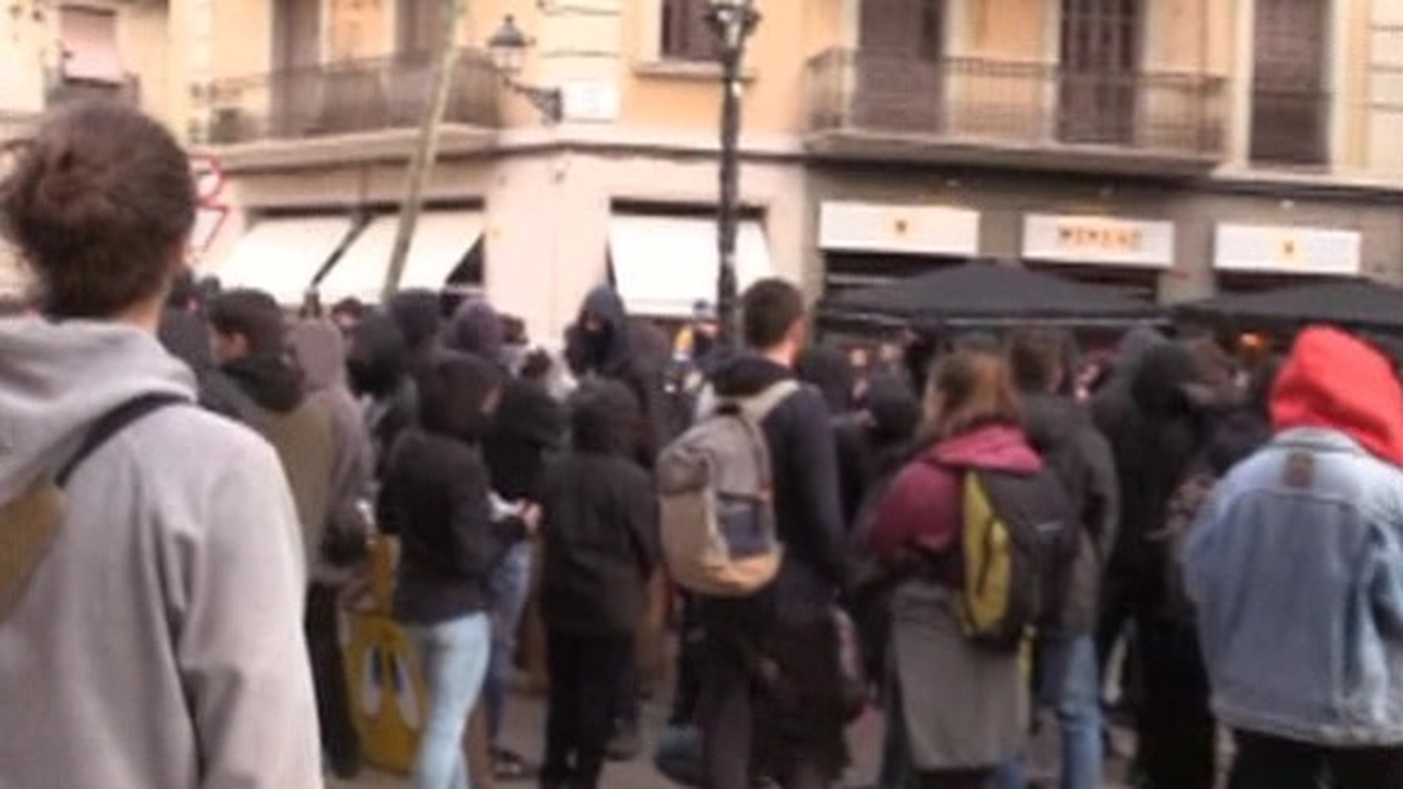 Массовые протесты пришли в Барселону