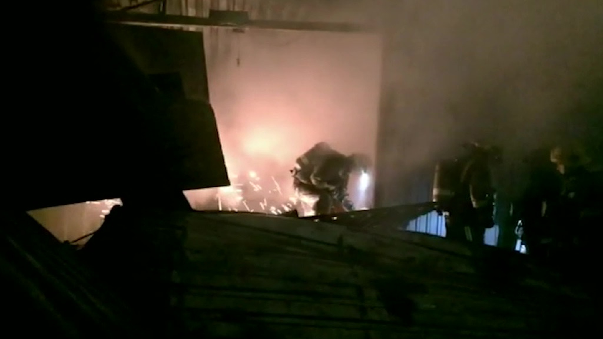 Пожар на складе пиротехники Петербурге локализован