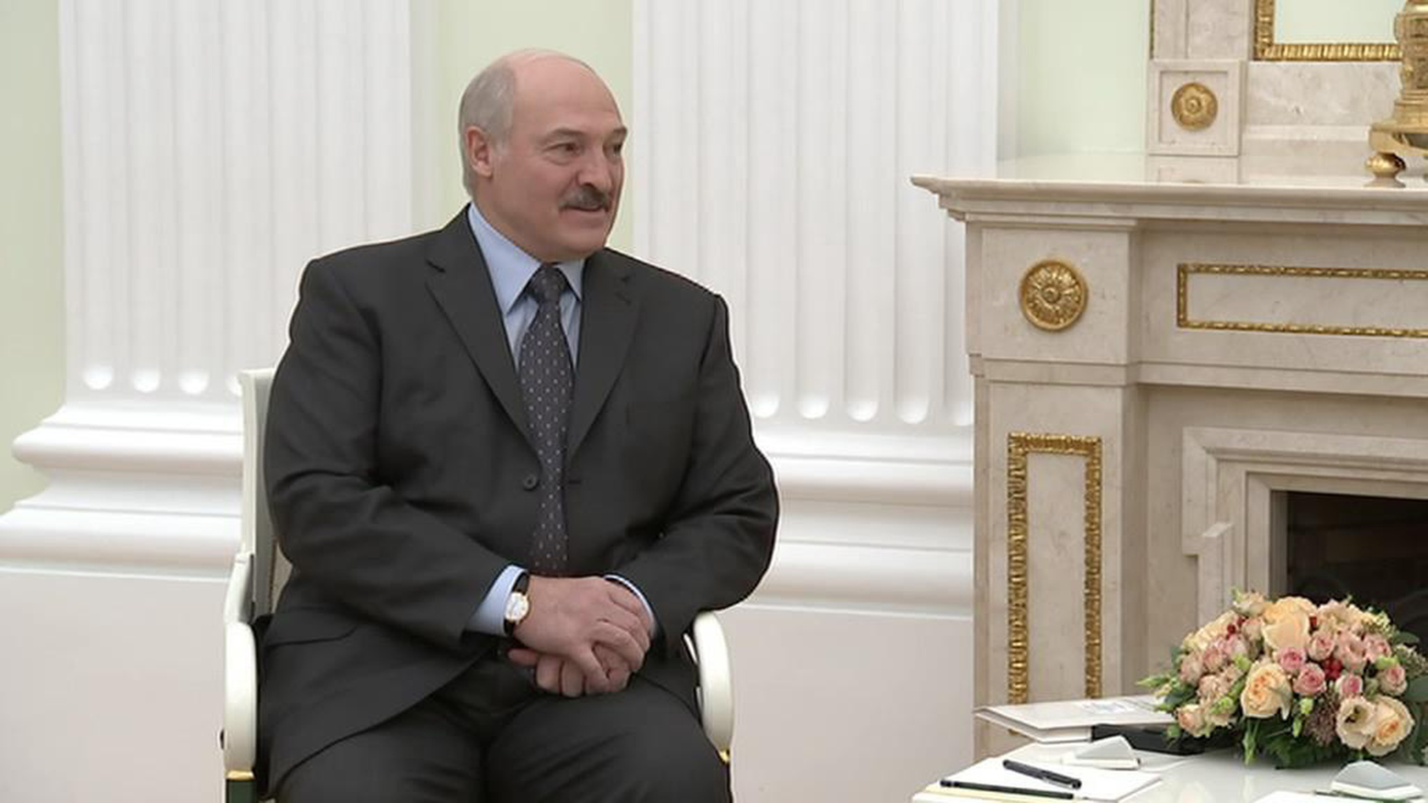 Не надоели друг другу: Путин предложил Лукашенко сверить часы наедине