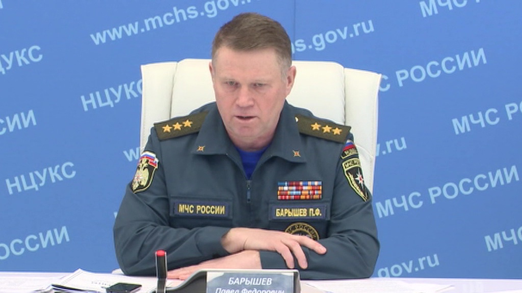 Разбор завалов в Магнитогорске: мороз заставляет спасателей работать быстро