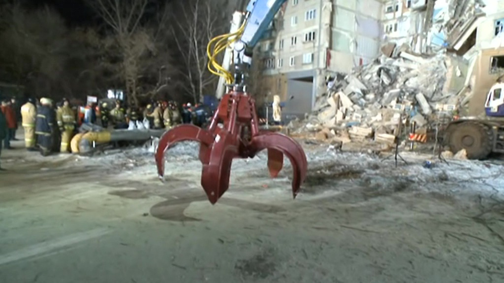 Завалы в Магнитогорске будут разбирать круглосуточно