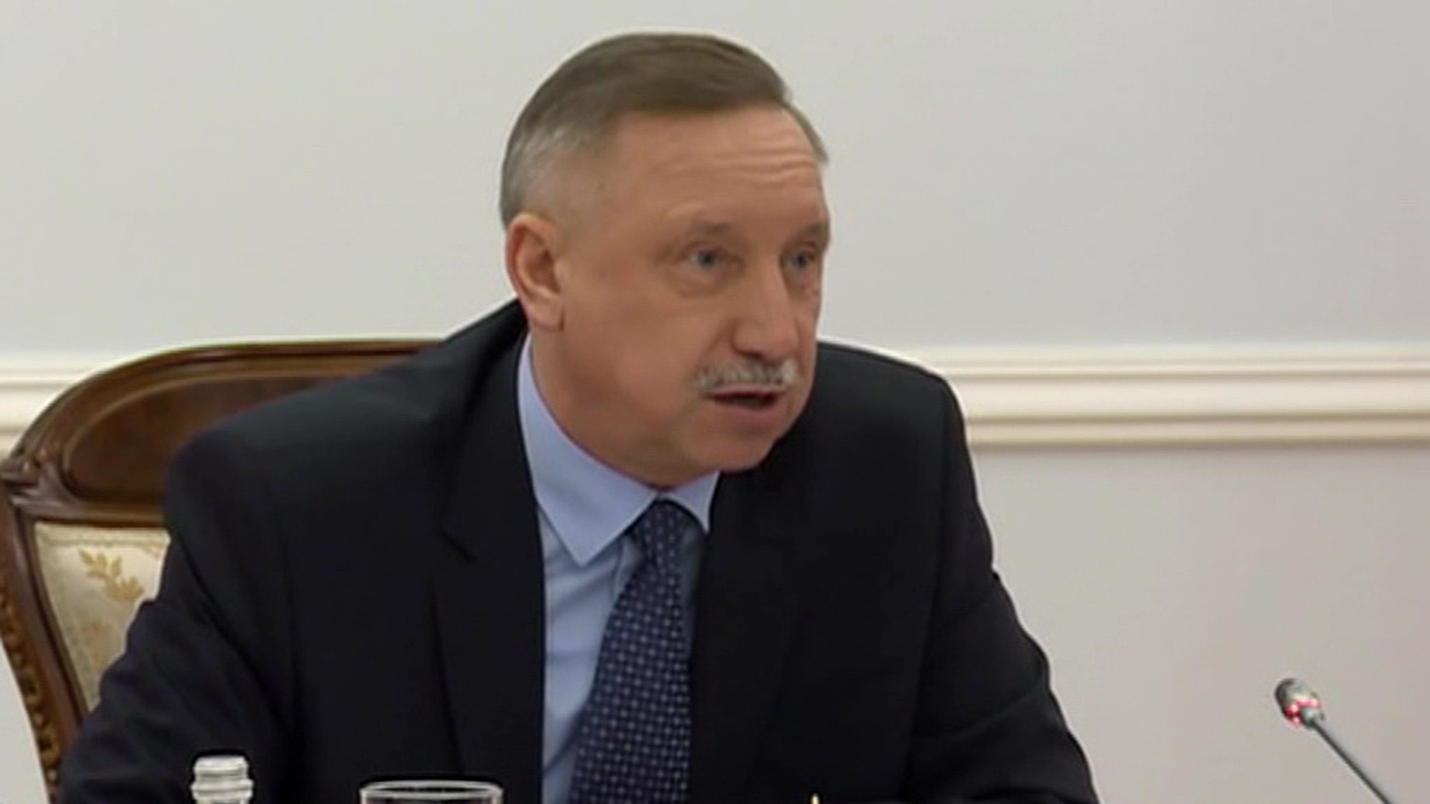 Александр Беглов: питерские чиновники сами возьмутся за снежные лопаты